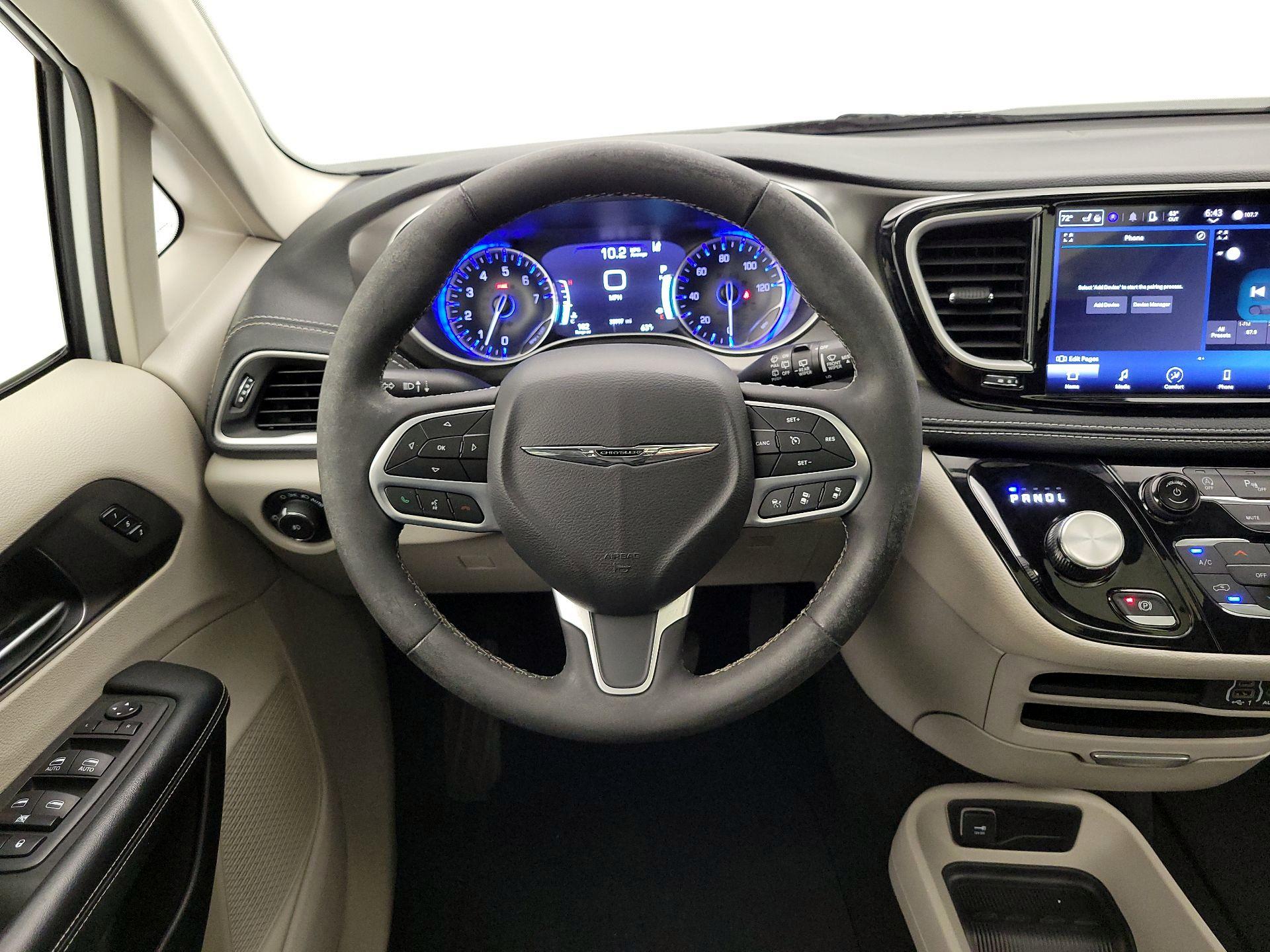Thumbnail: 2023 Chrysler Pacifica - 10