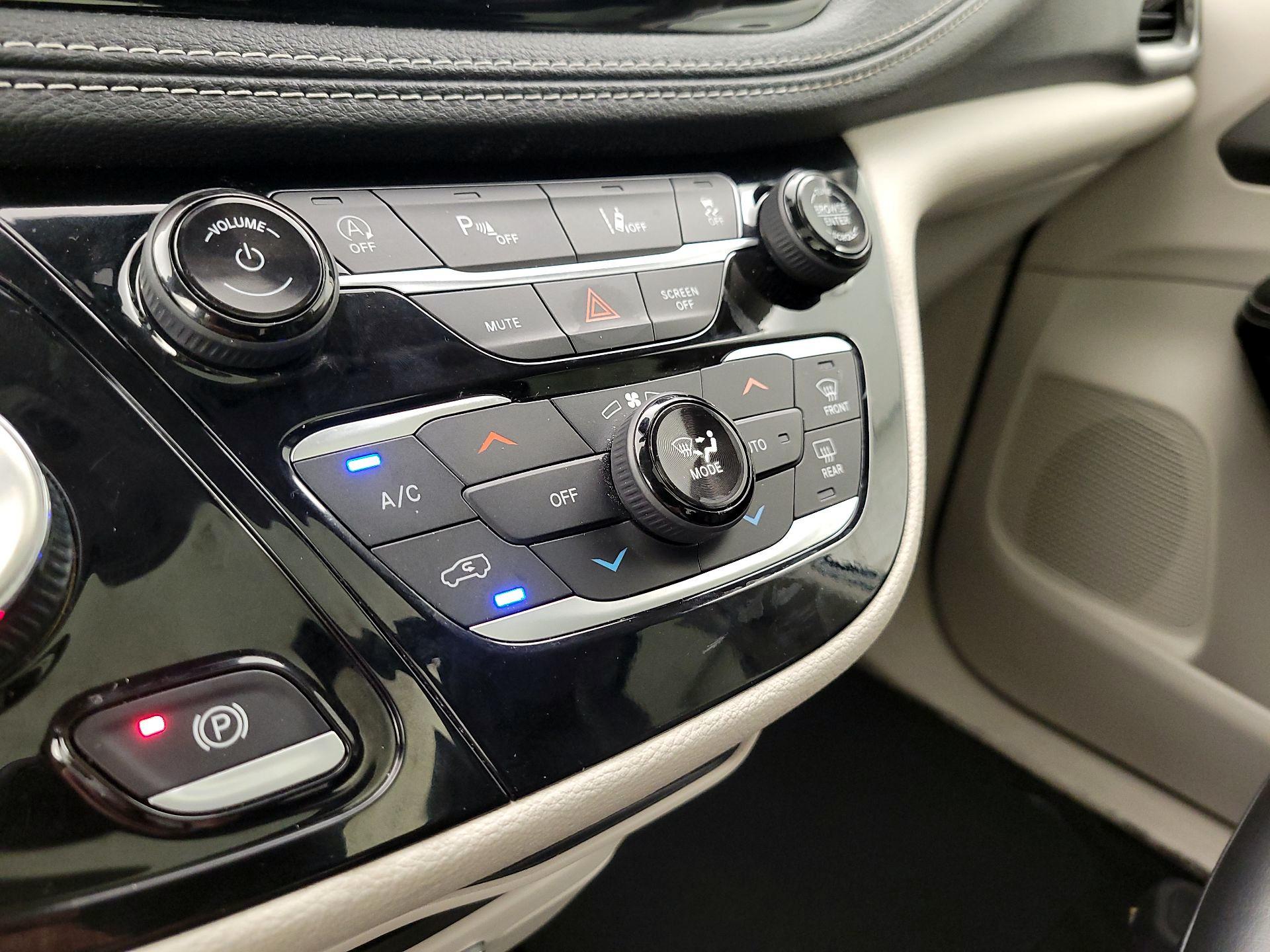 Thumbnail: 2023 Chrysler Pacifica - 16