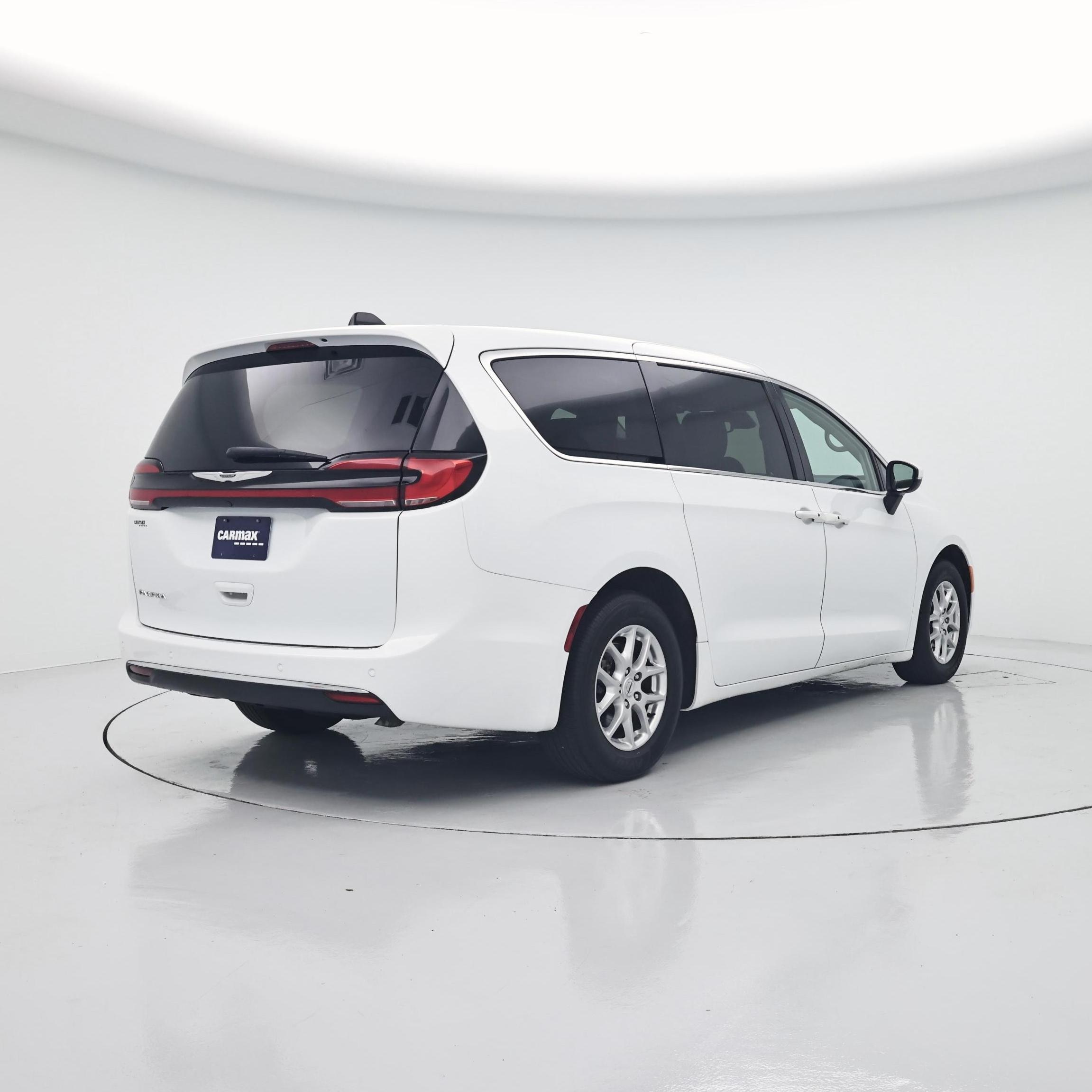 Thumbnail: 2023 Chrysler Pacifica - 8