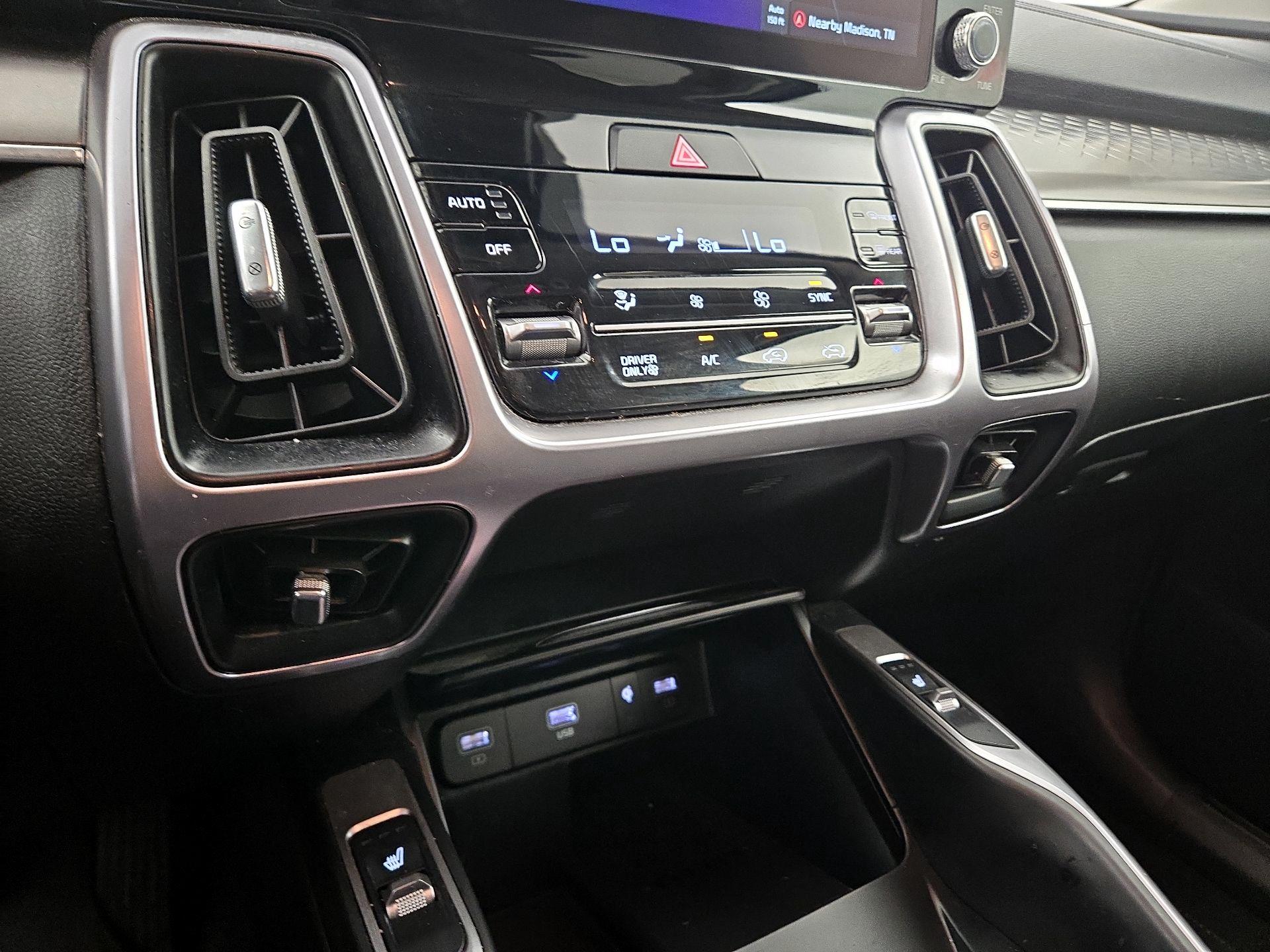 Thumbnail: 2023 Kia Sorento - 17