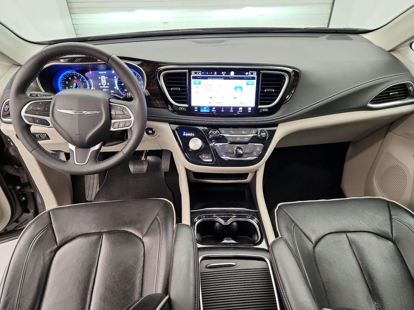 2023 Chrysler Pacifica Limited - Photo 10