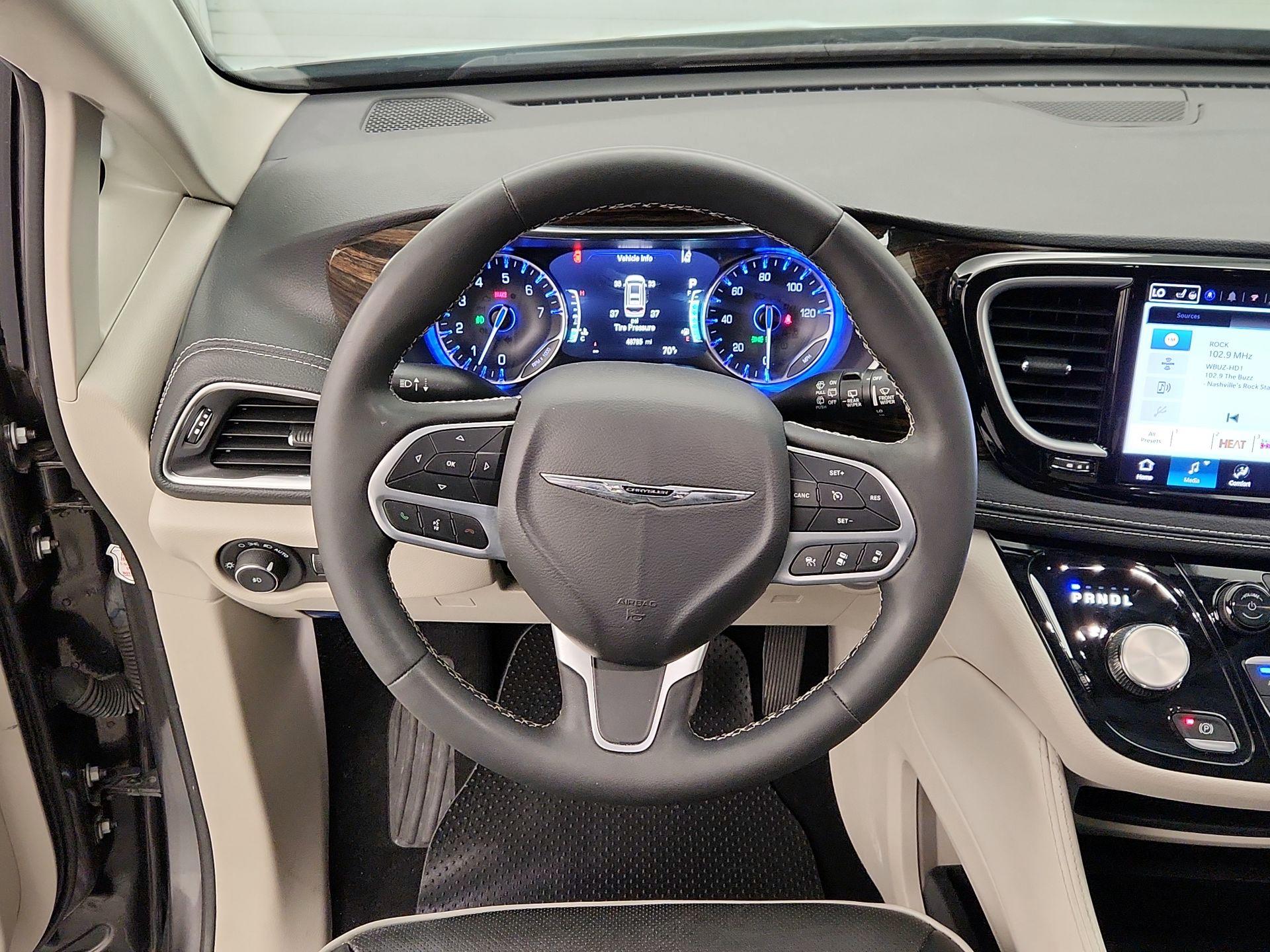 Thumbnail: 2023 Chrysler Pacifica - 10
