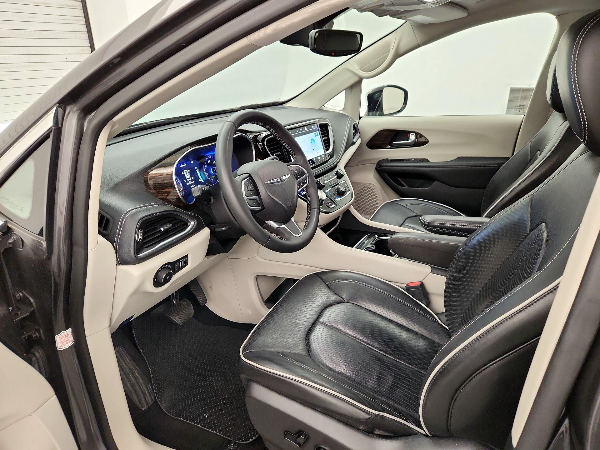 Thumbnail: 2023 Chrysler Pacifica - 11