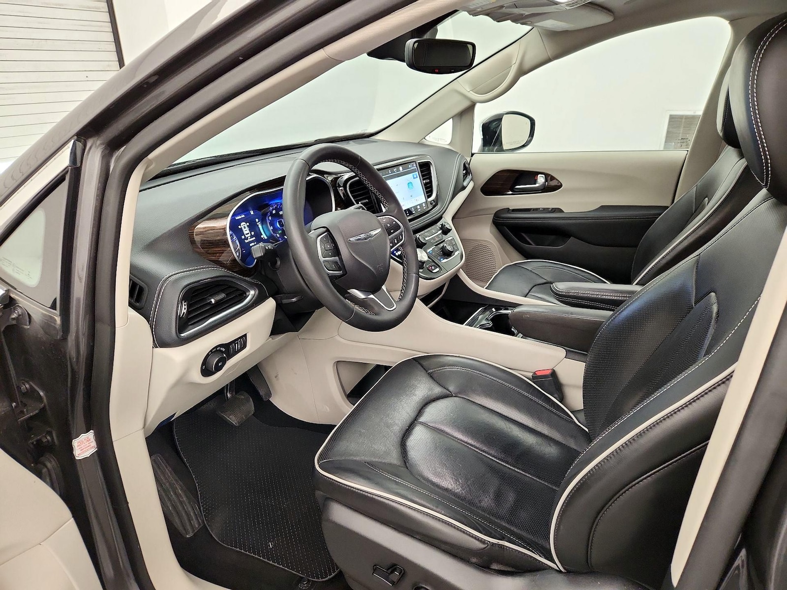 2023 Chrysler Pacifica Limited - Photo 12