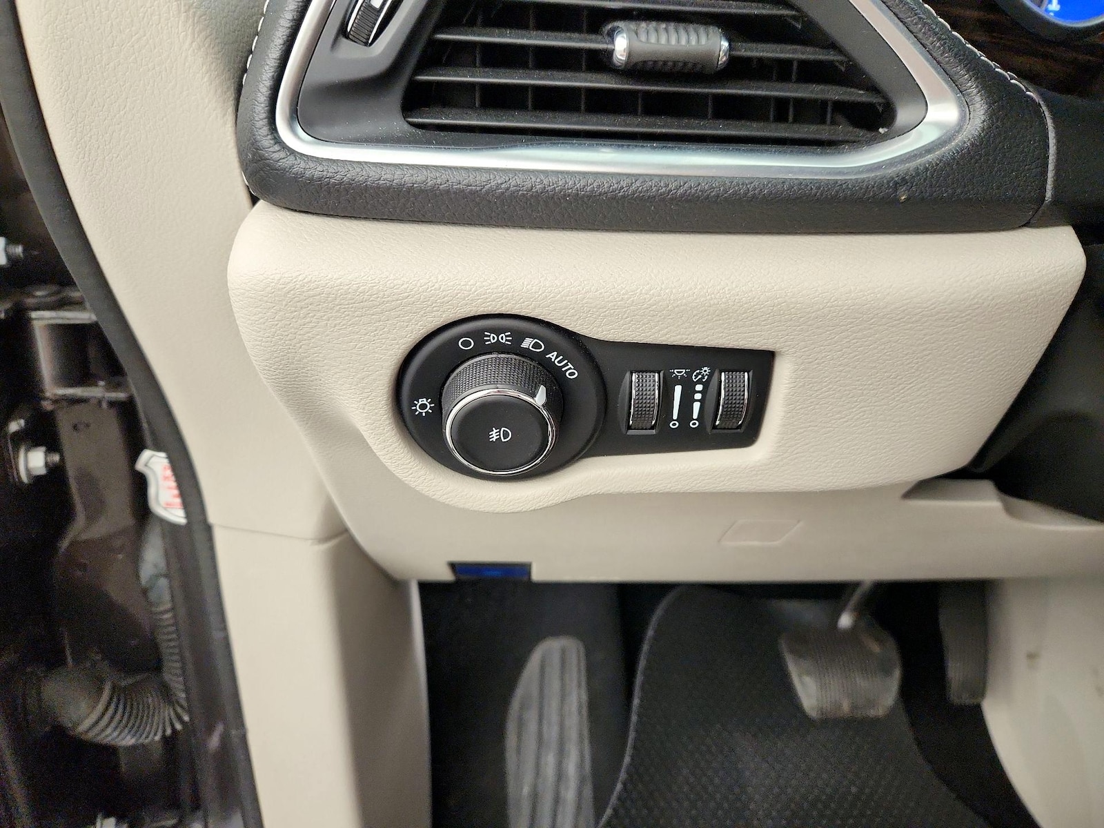2023 Chrysler Pacifica Limited - Photo 14