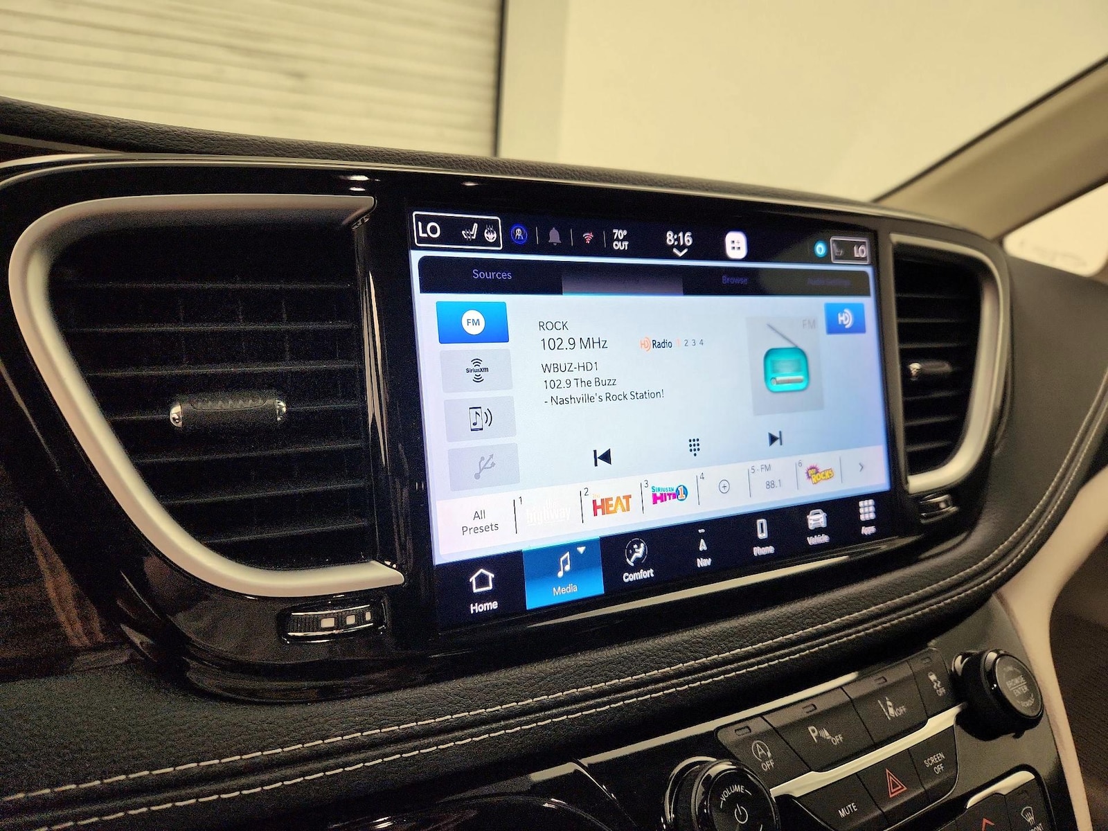 2023 Chrysler Pacifica Limited - Photo 16