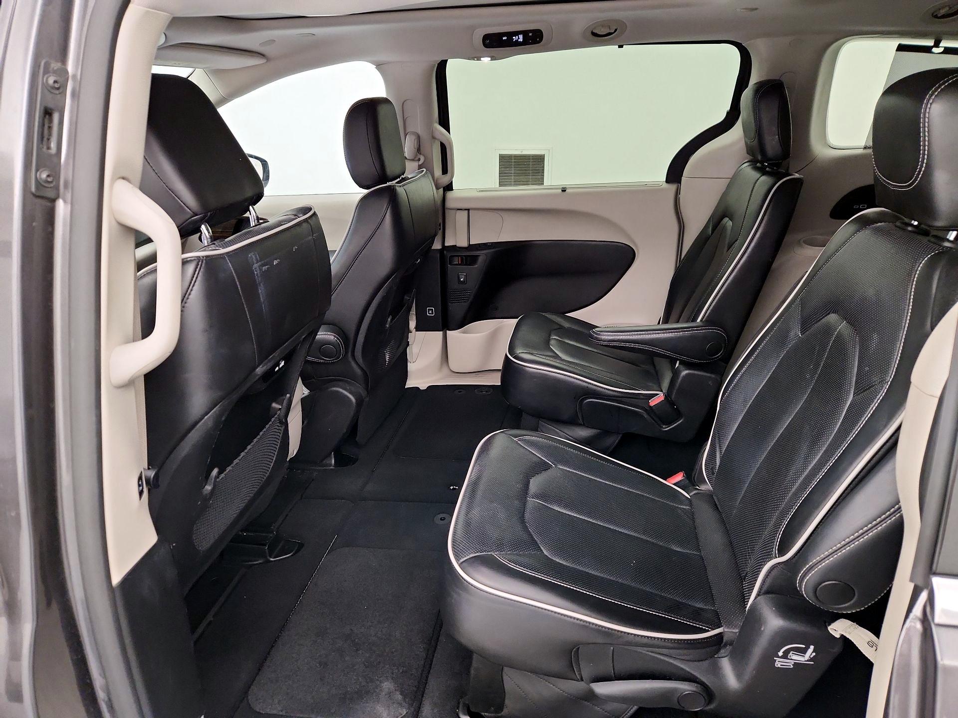Thumbnail: 2023 Chrysler Pacifica - 19