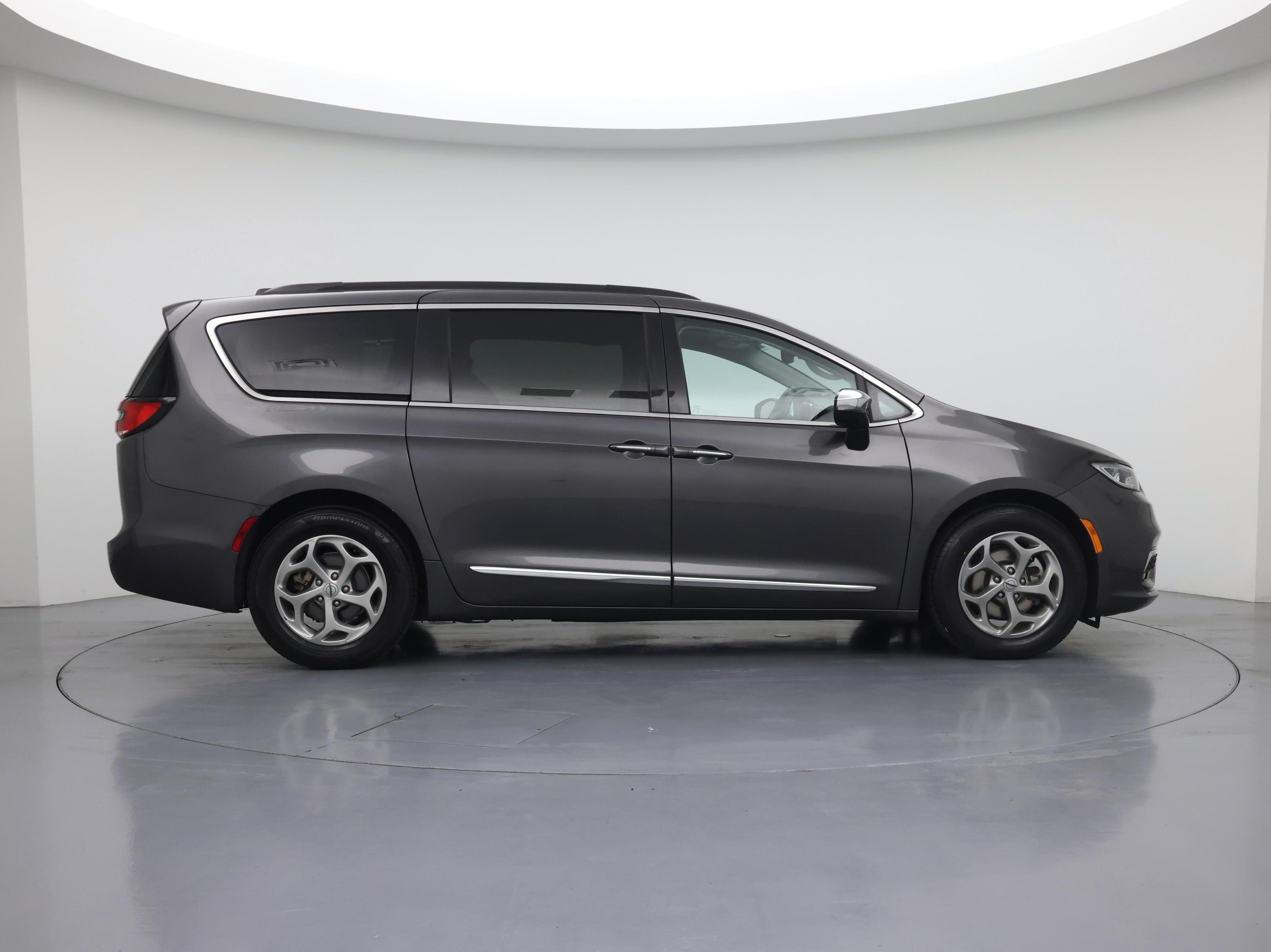 Thumbnail: 2023 Chrysler Pacifica - 7