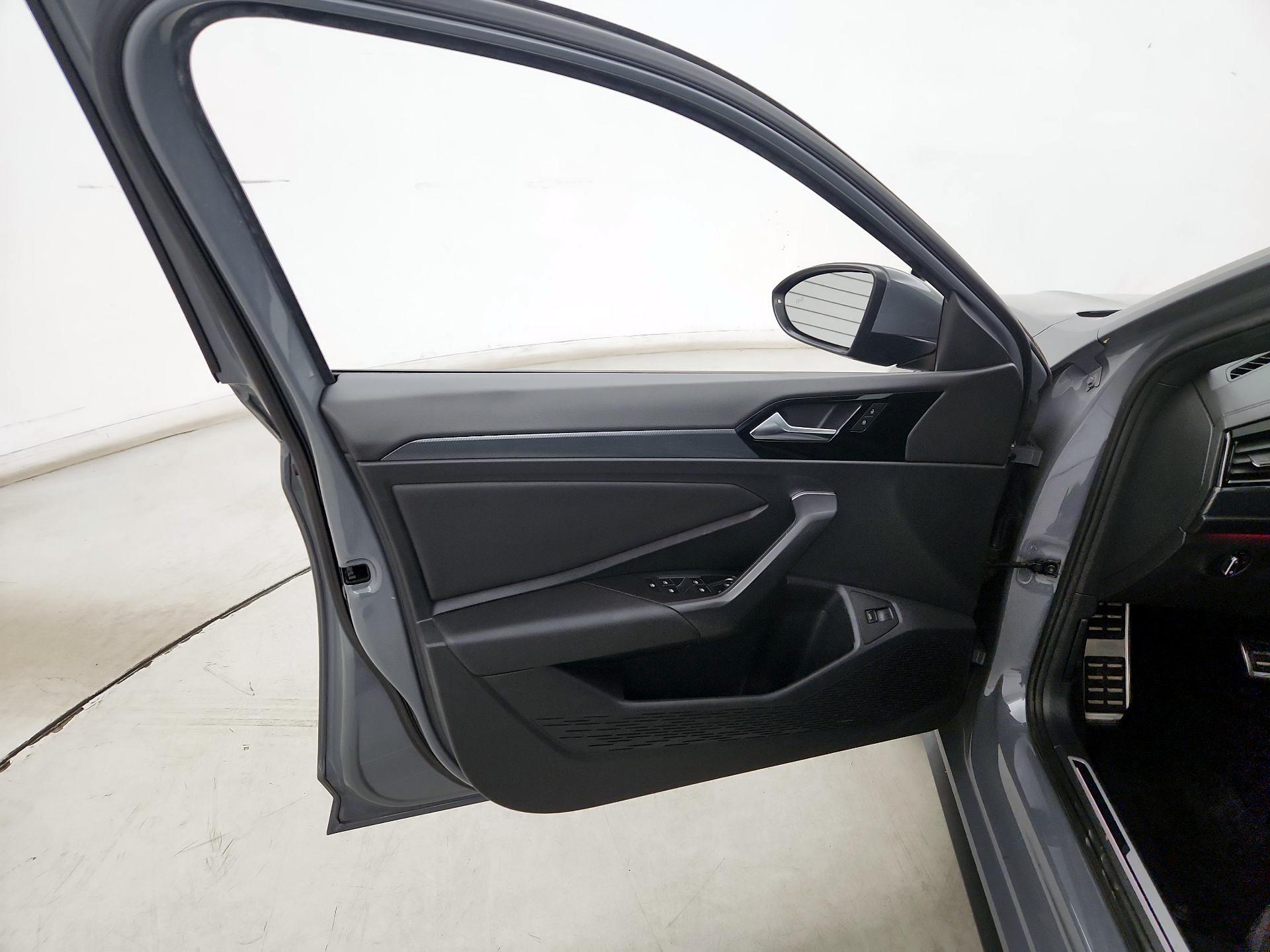 Thumbnail: 2021 Volkswagen Jetta - 12