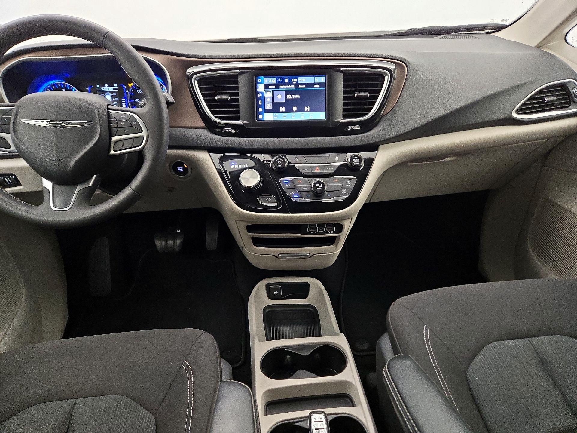 Thumbnail: 2023 Chrysler Voyager - 9