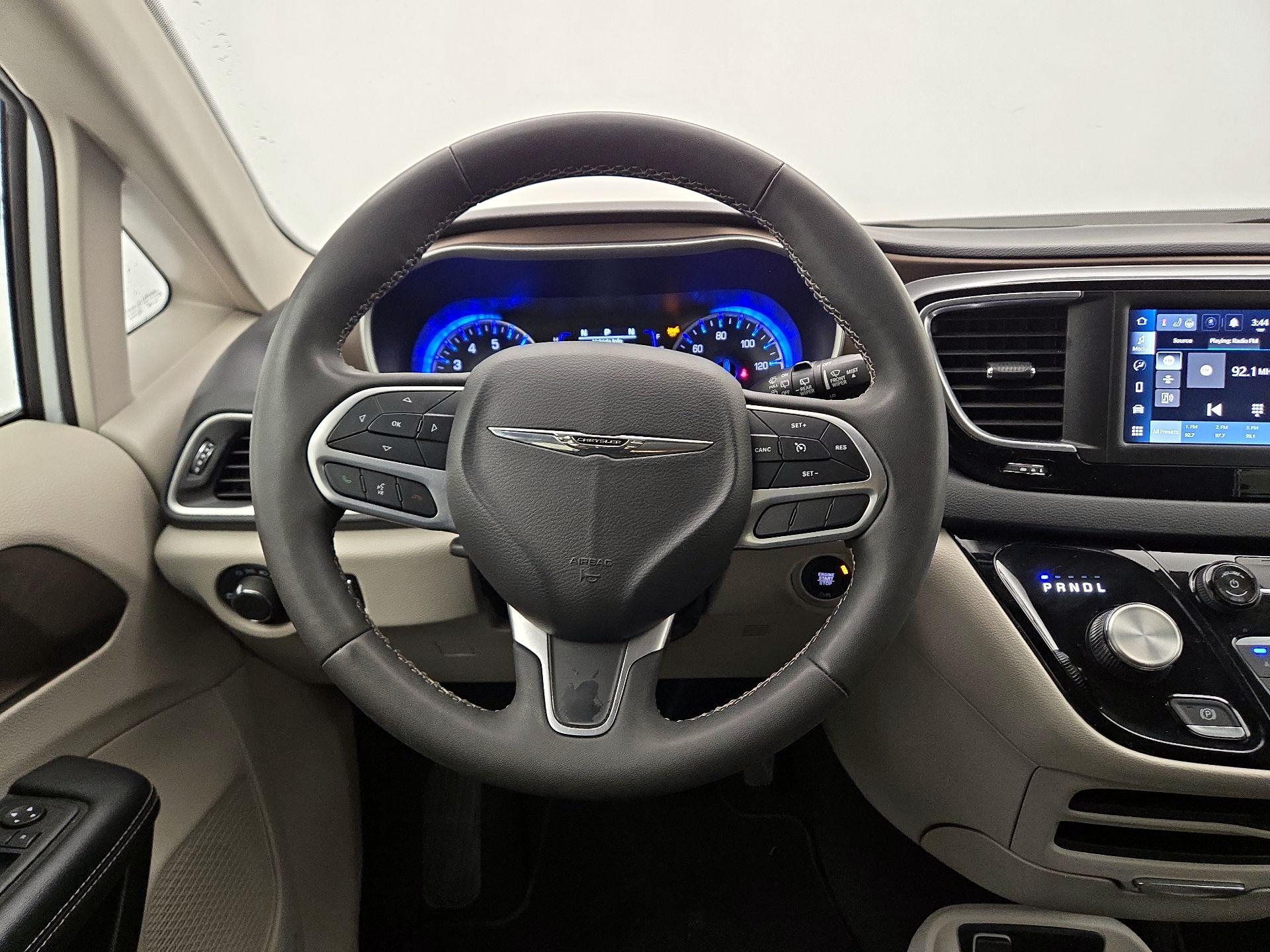 Thumbnail: 2023 Chrysler Voyager - 10
