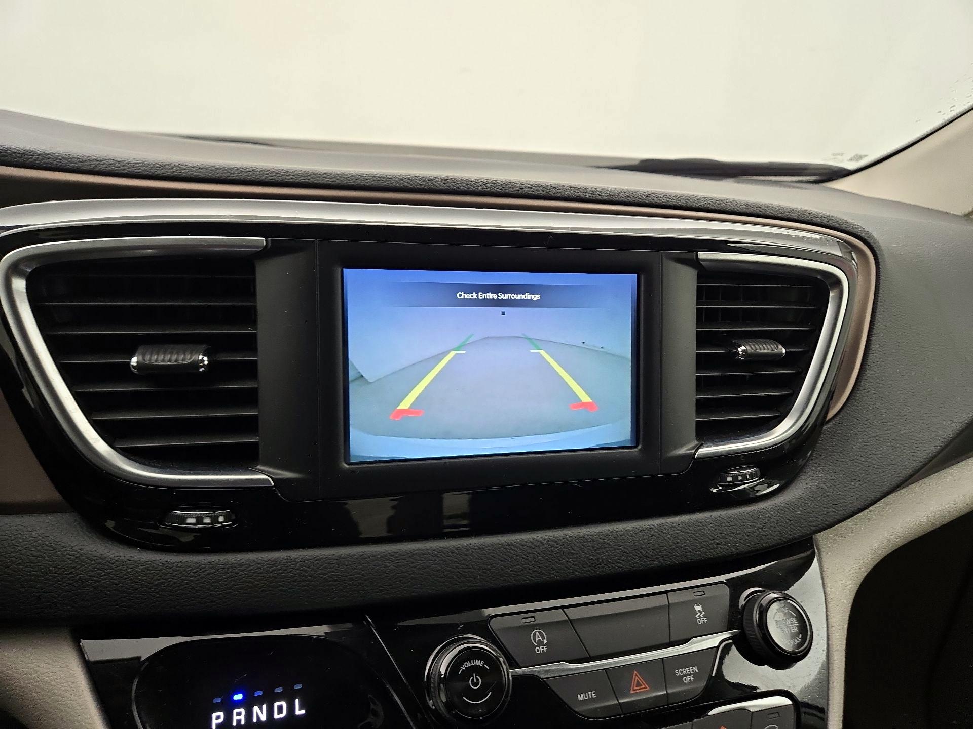 Thumbnail: 2023 Chrysler Voyager - 14