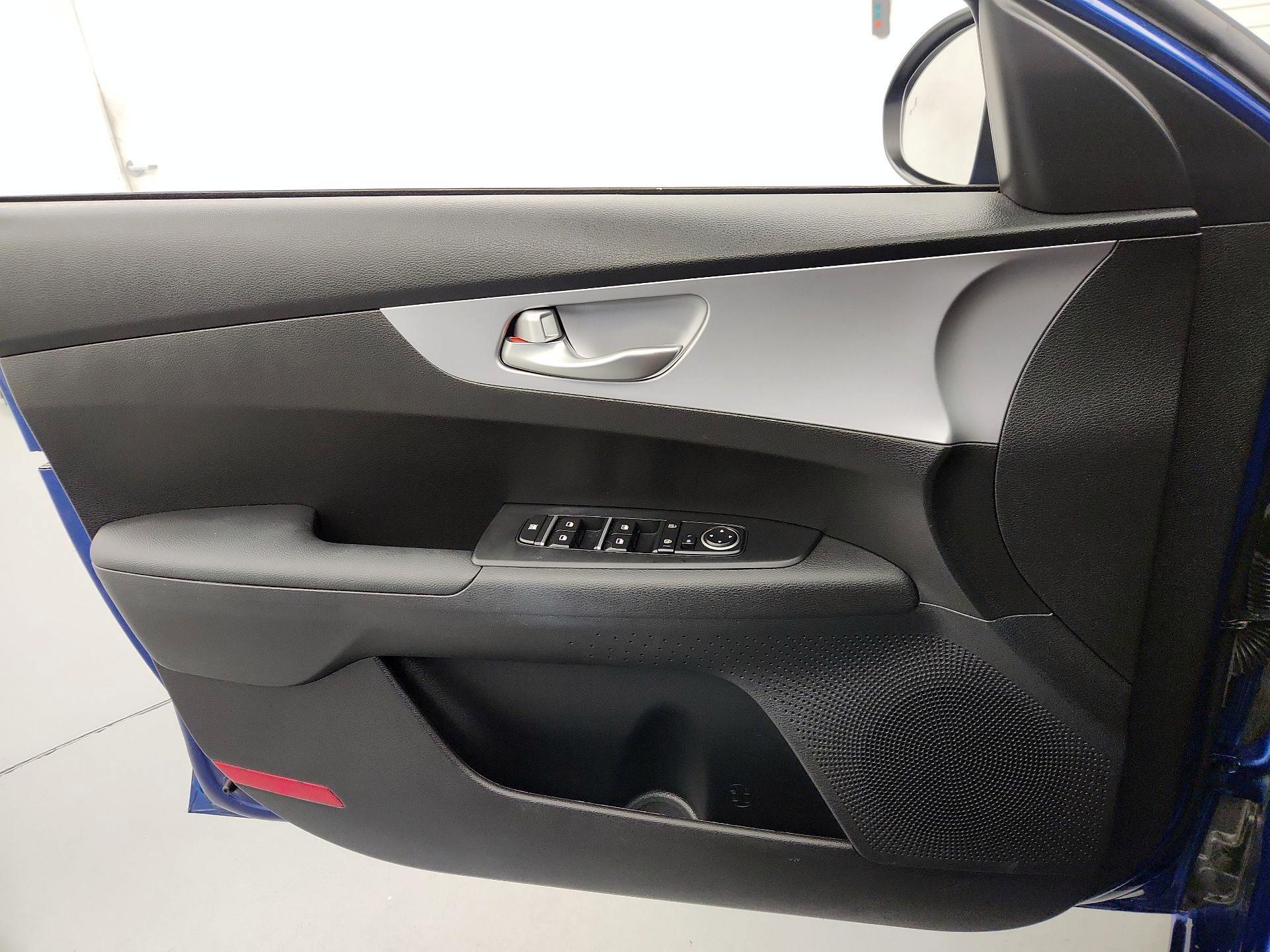 Thumbnail: 2023 Kia Forte - 12