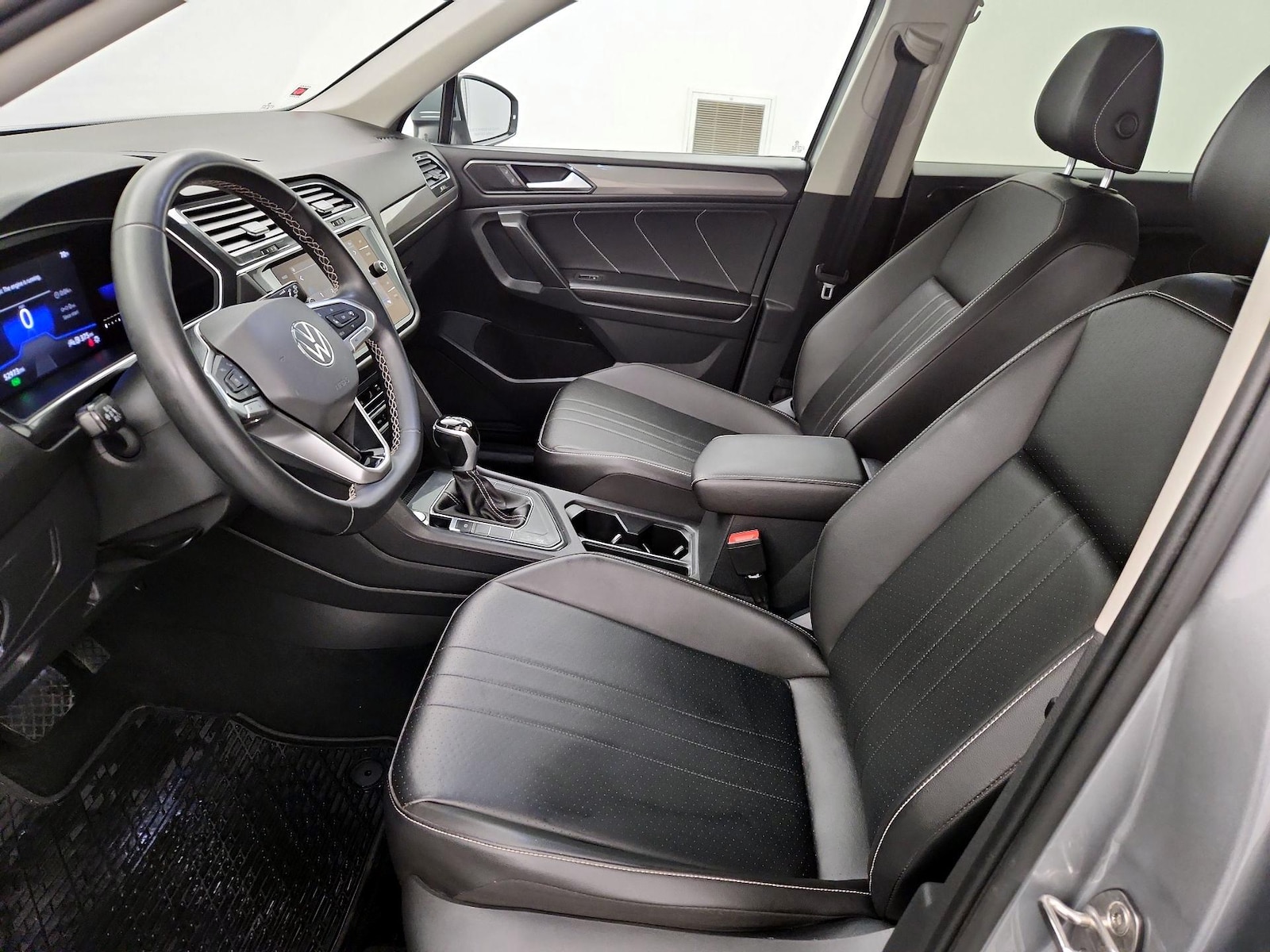2022 Volkswagen Tiguan SE - Photo 12
