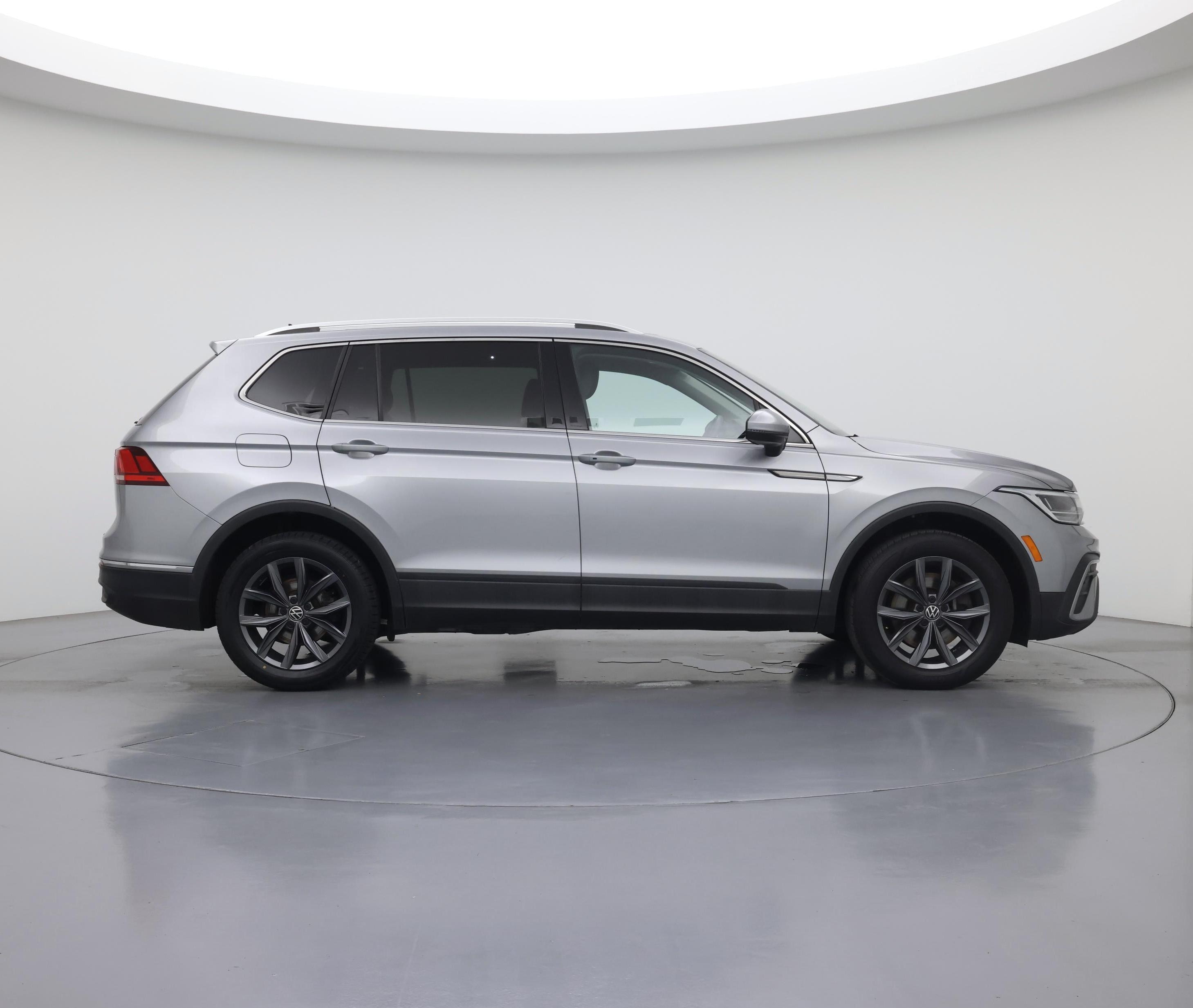 Thumbnail: 2022 Volkswagen Tiguan - 7