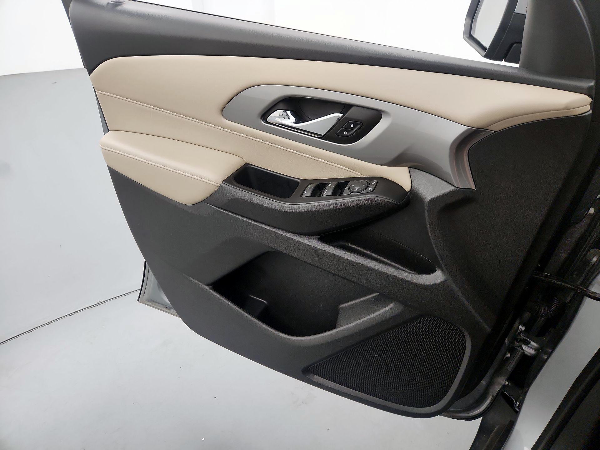 Thumbnail: 2023 Chevrolet Traverse - 12