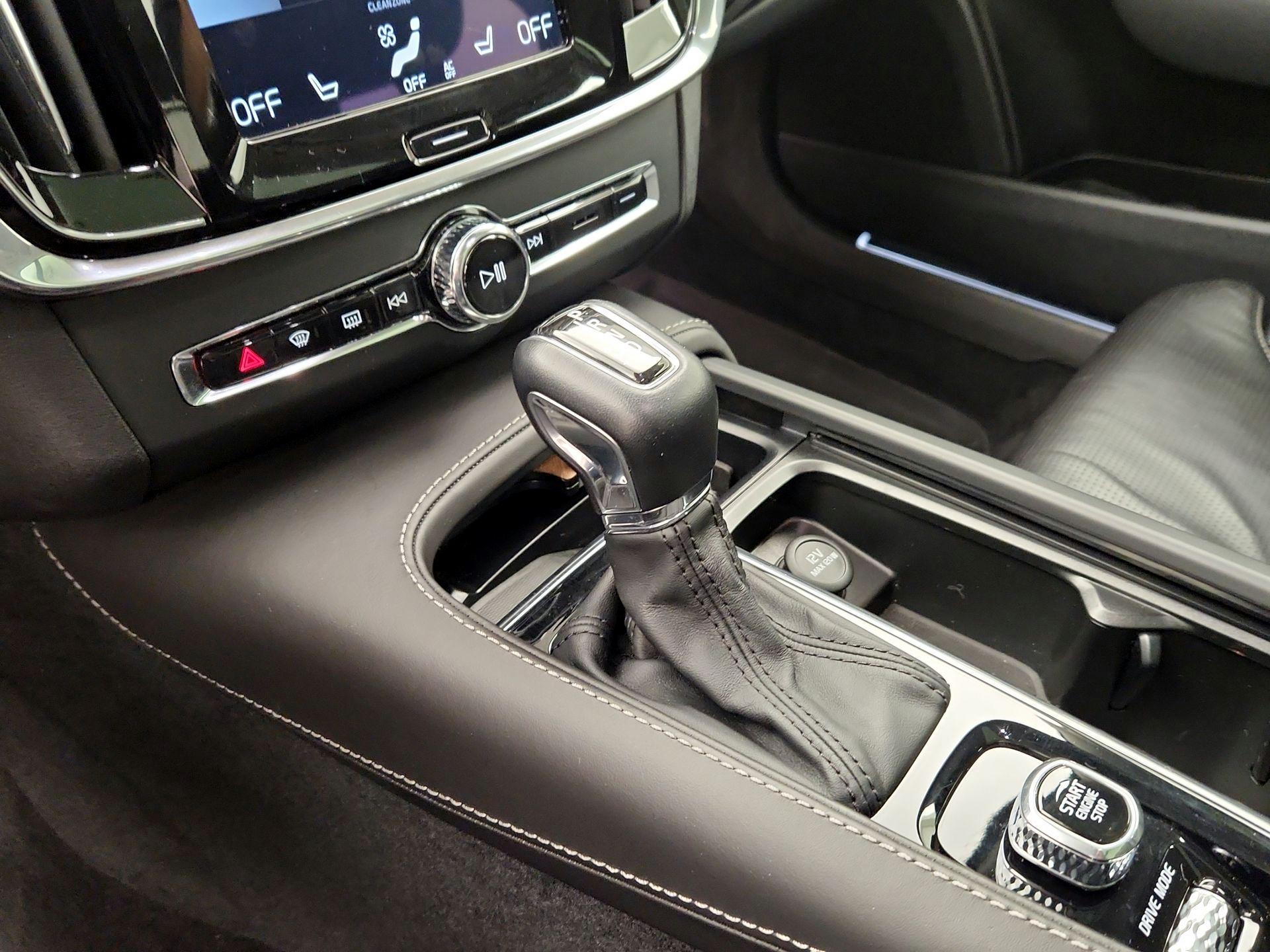 Thumbnail: 2018 Volvo S90 - 18