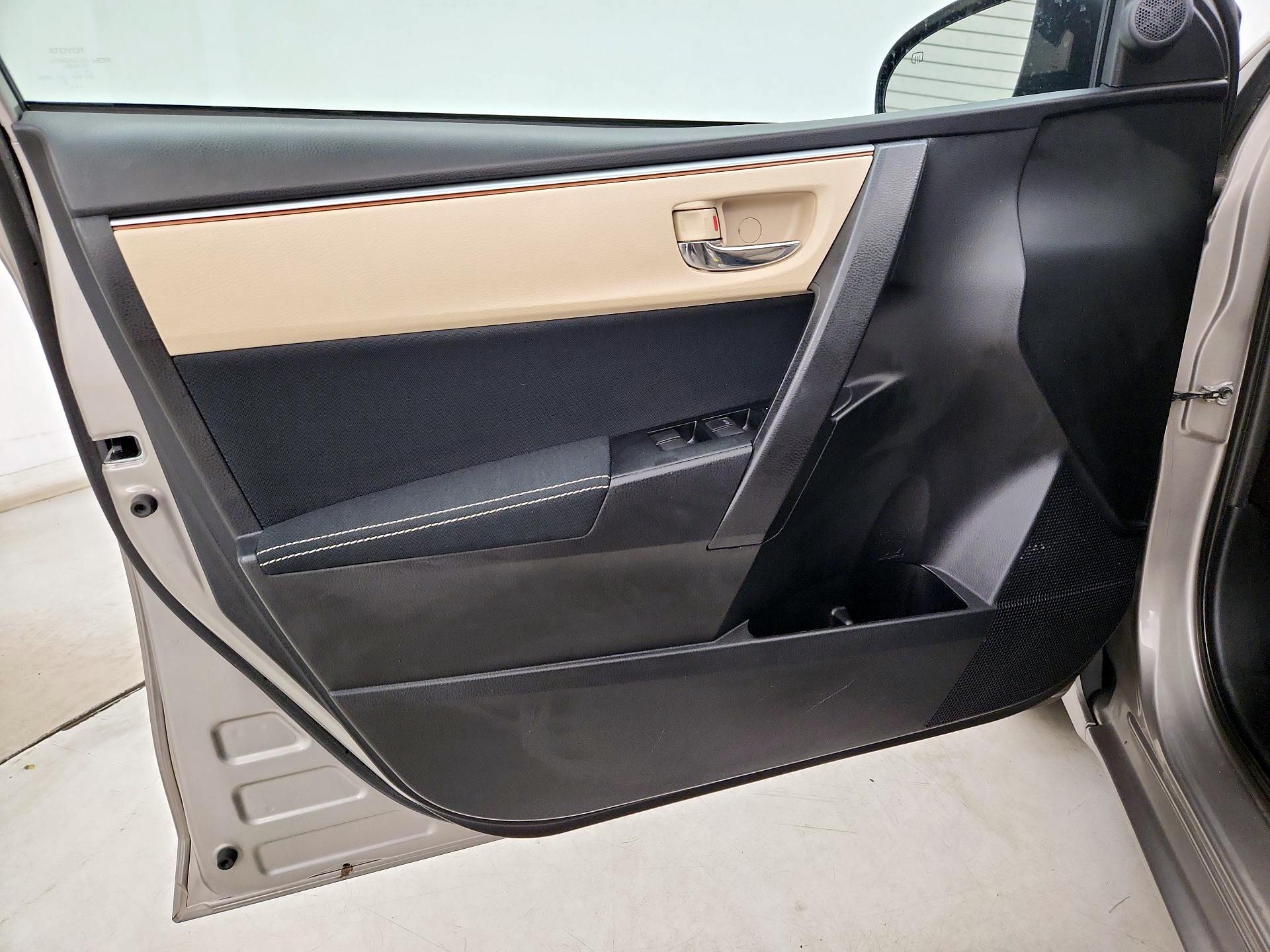 Thumbnail: 2015 Toyota Corolla - 12