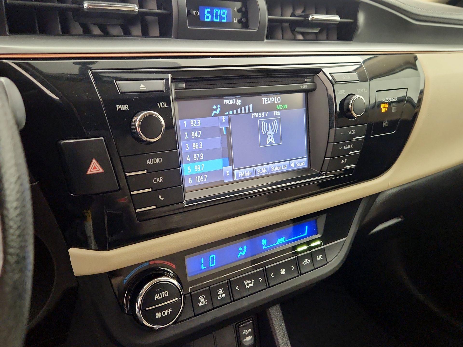 Thumbnail: 2015 Toyota Corolla - 15