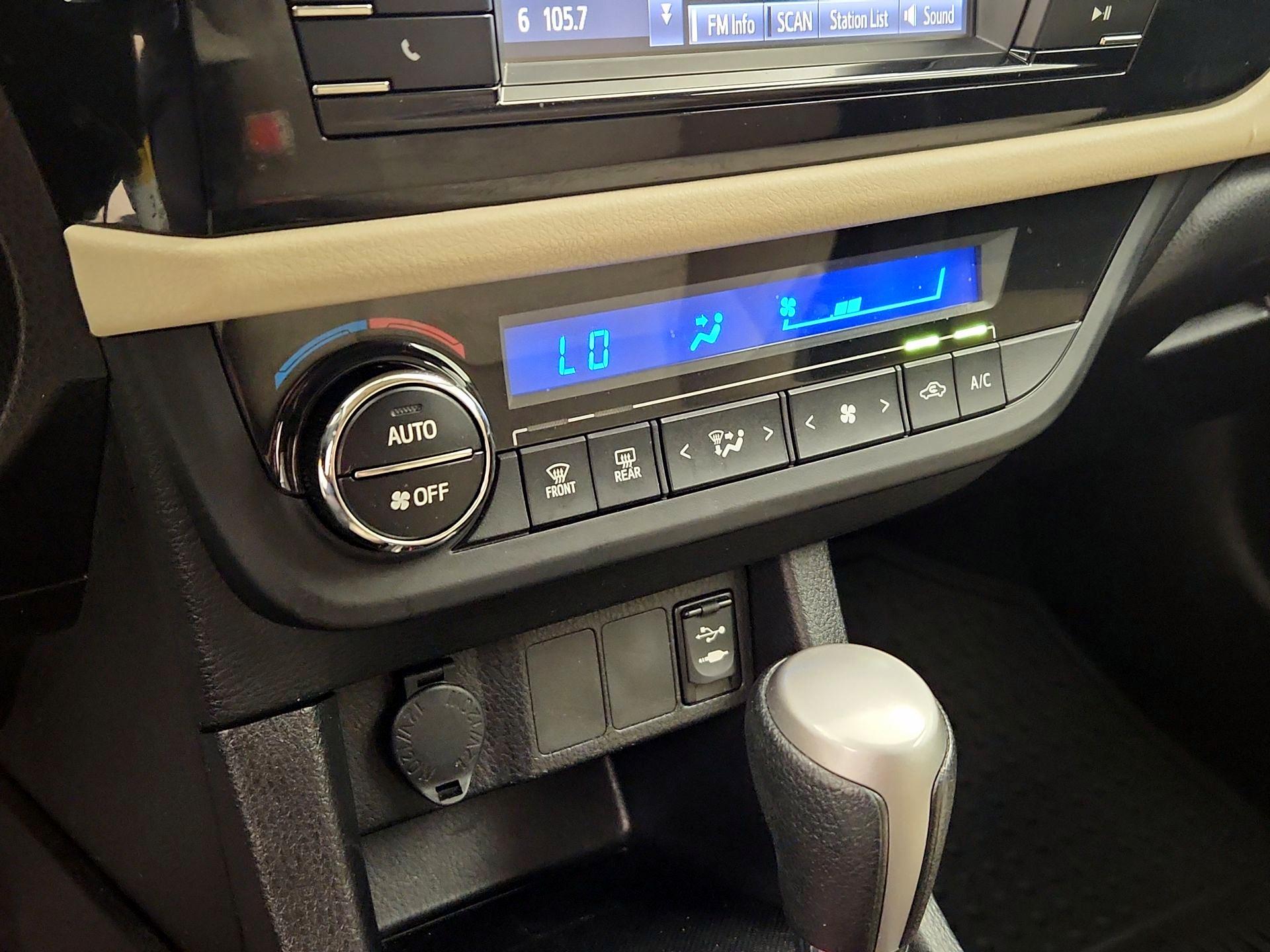 Thumbnail: 2015 Toyota Corolla - 16