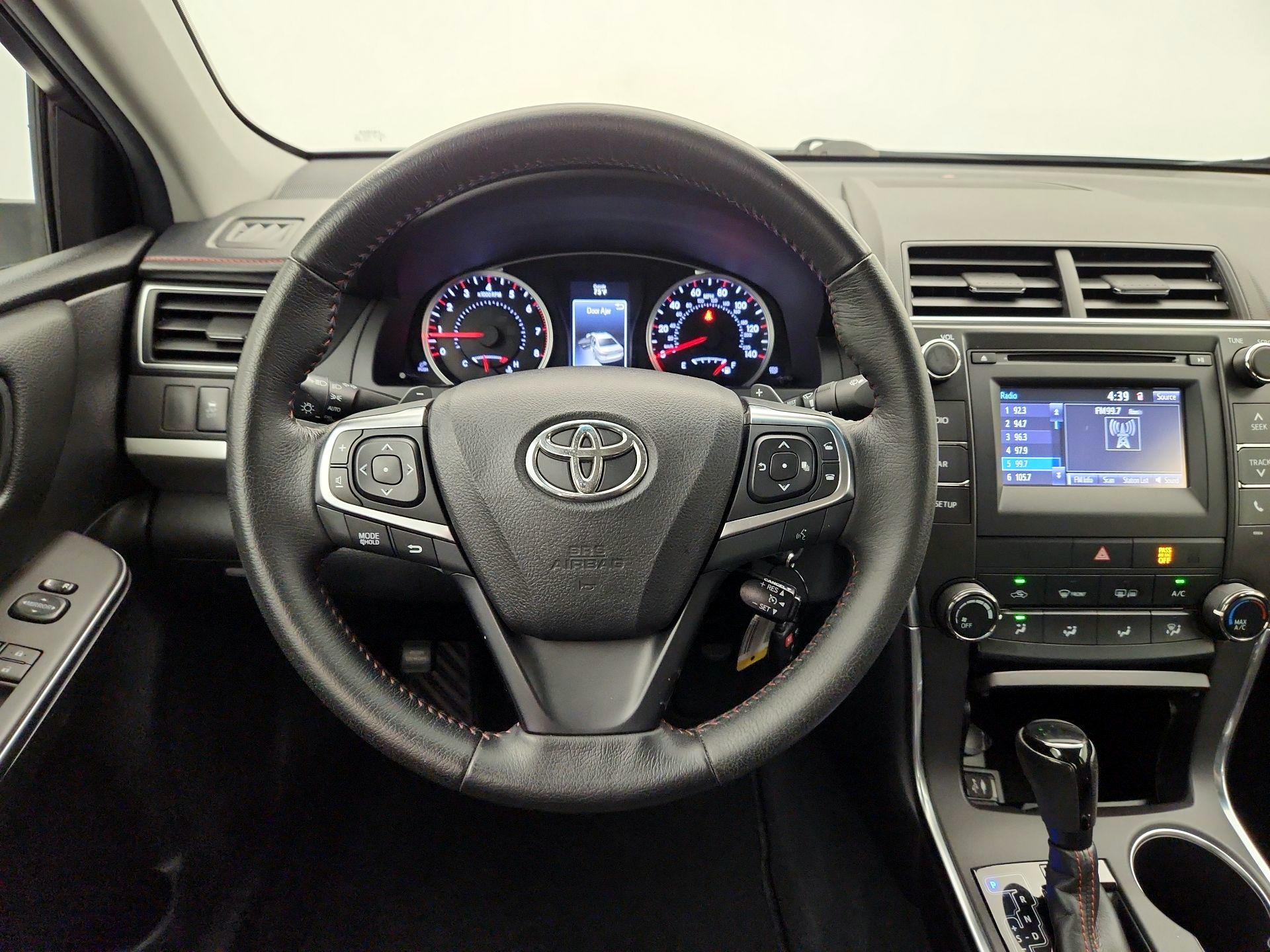 Thumbnail: 2016 Toyota Camry - 10