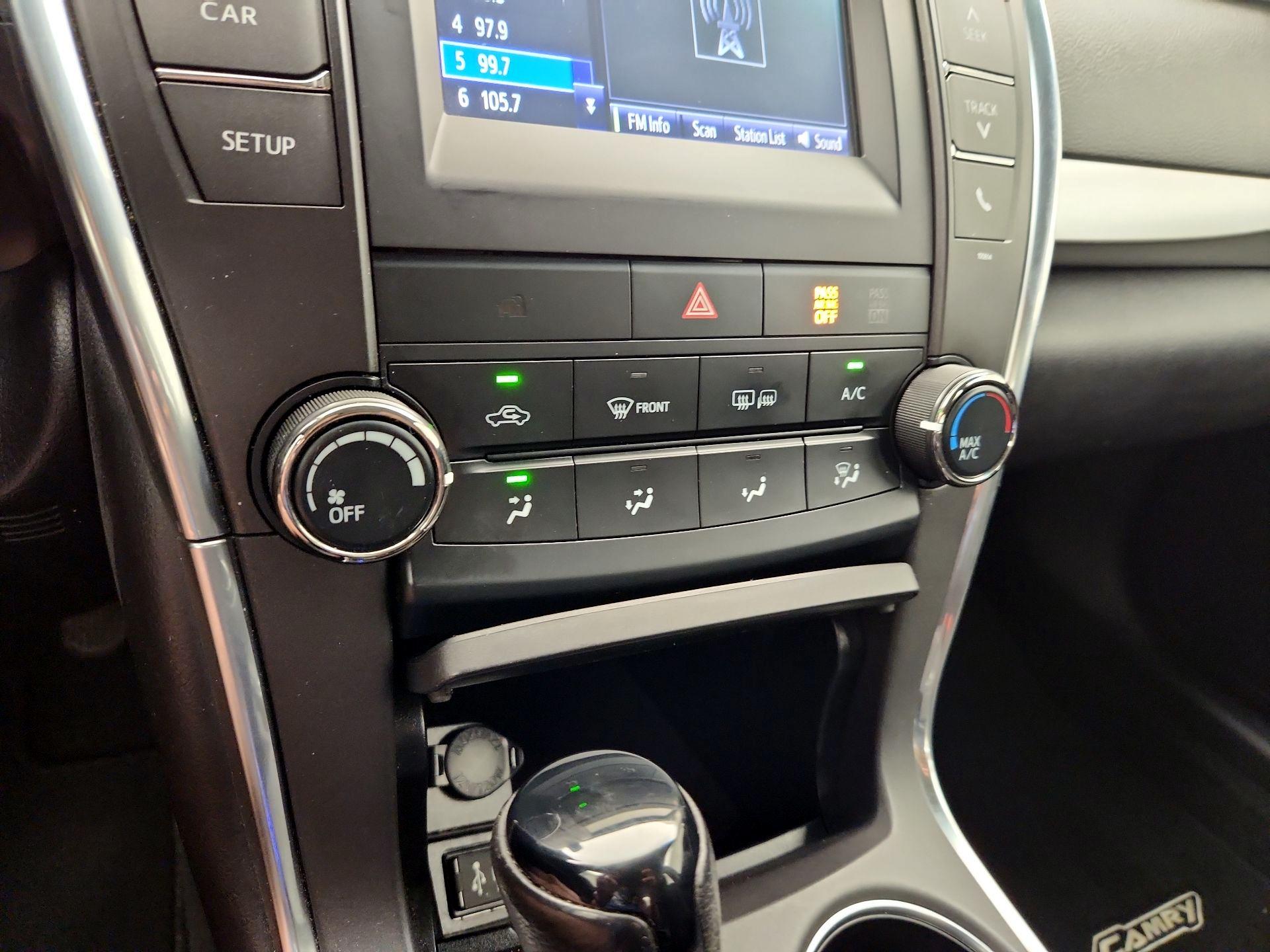 Thumbnail: 2016 Toyota Camry - 16
