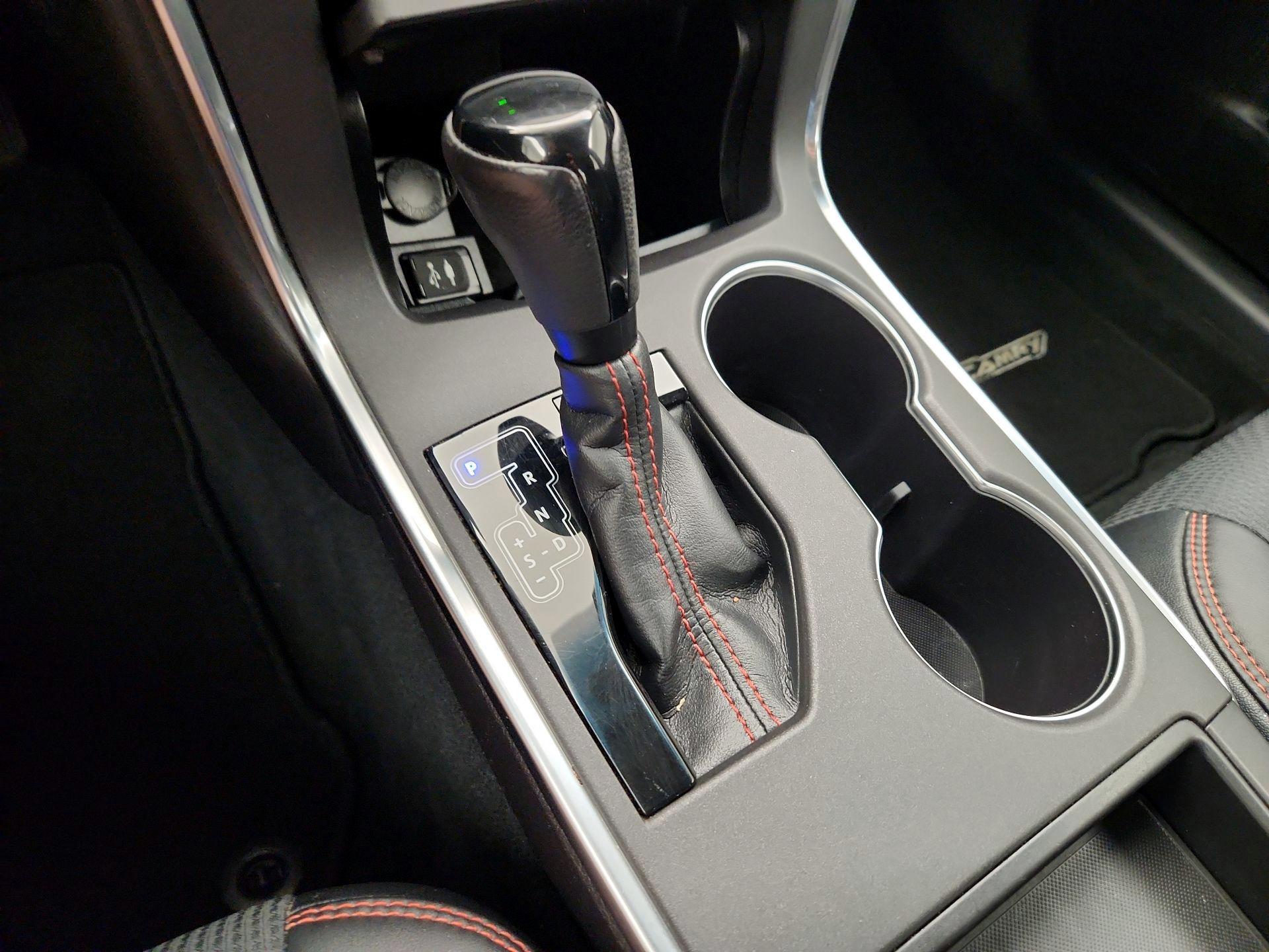 Thumbnail: 2016 Toyota Camry - 17