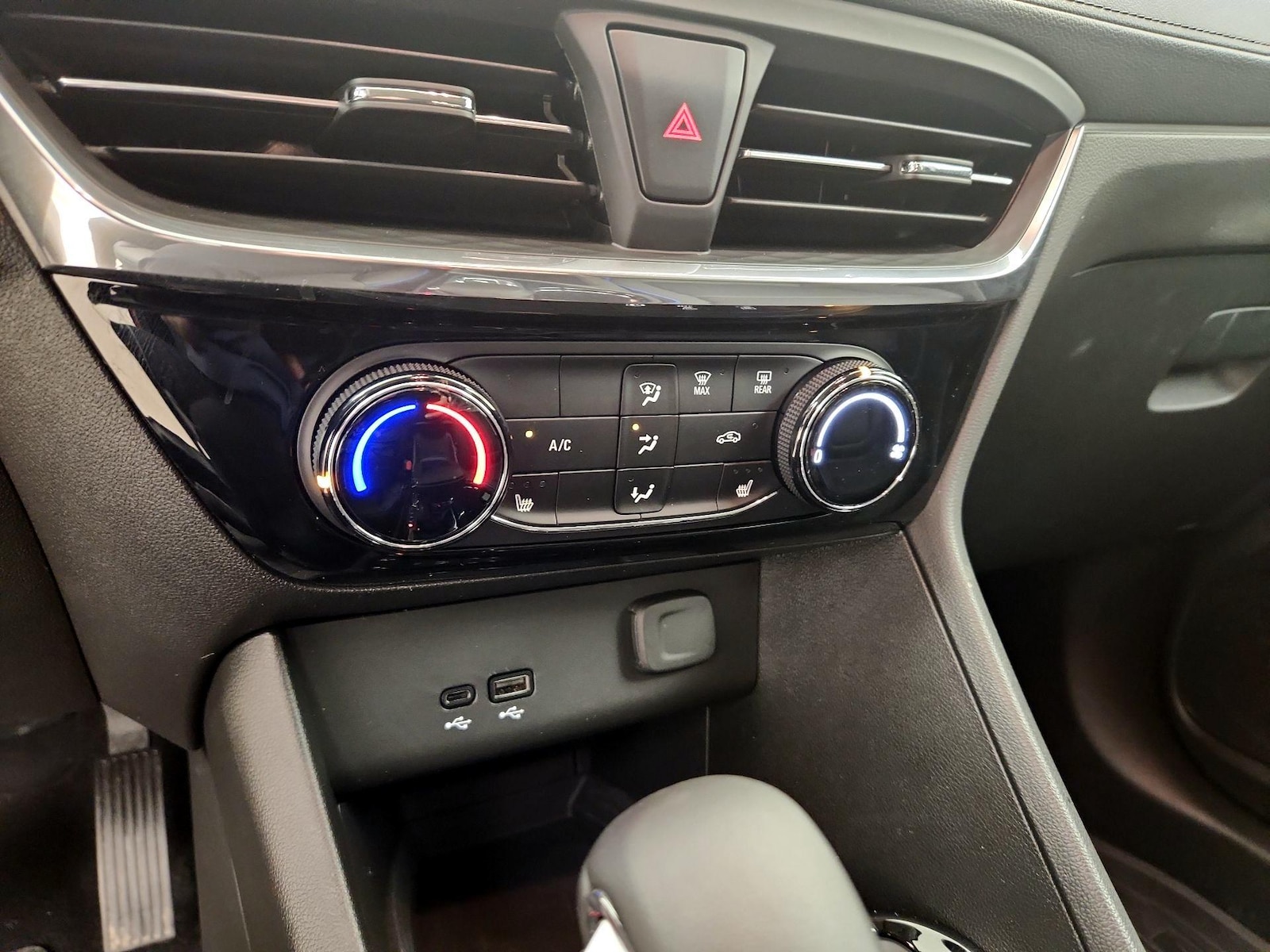 2026 Buick Encore GX Sport Touring - Photo 16