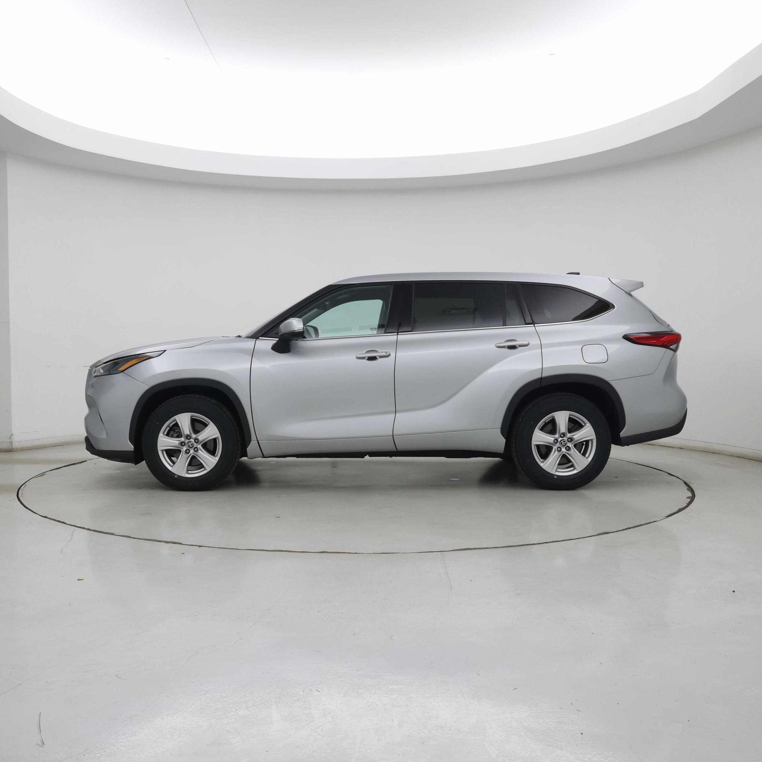 Thumbnail: 2022 Toyota Highlander - 3