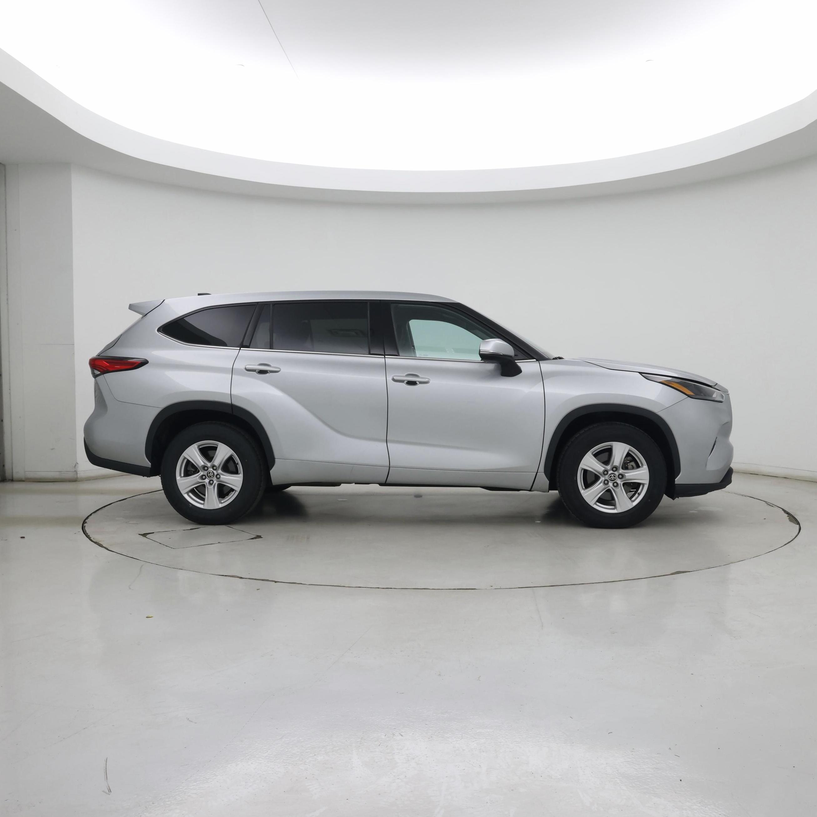 Thumbnail: 2022 Toyota Highlander - 7