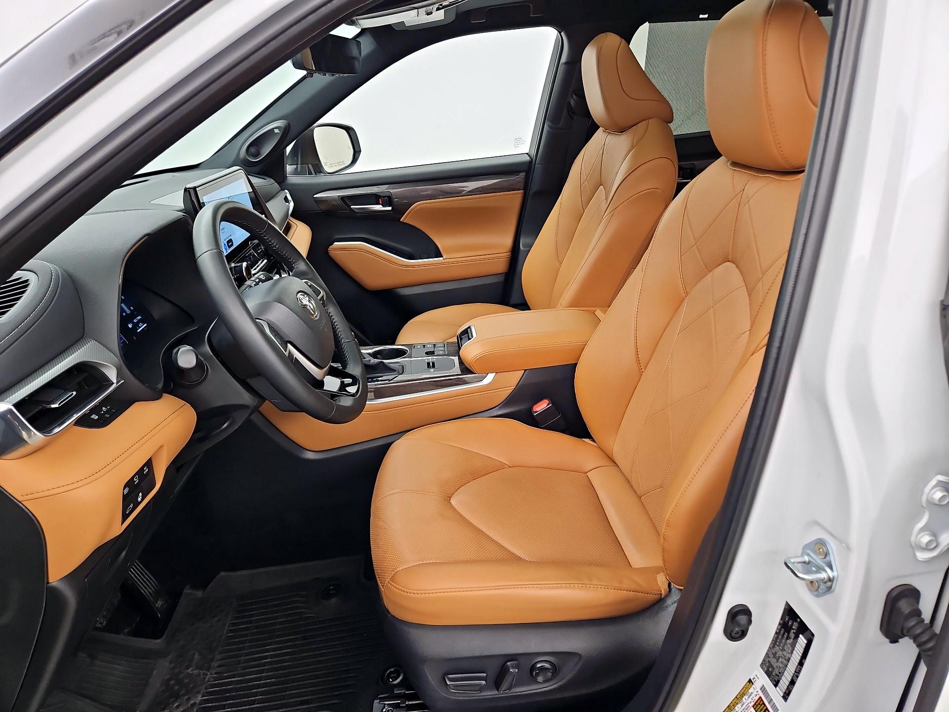 Thumbnail: 2024 Toyota Highlander - 11