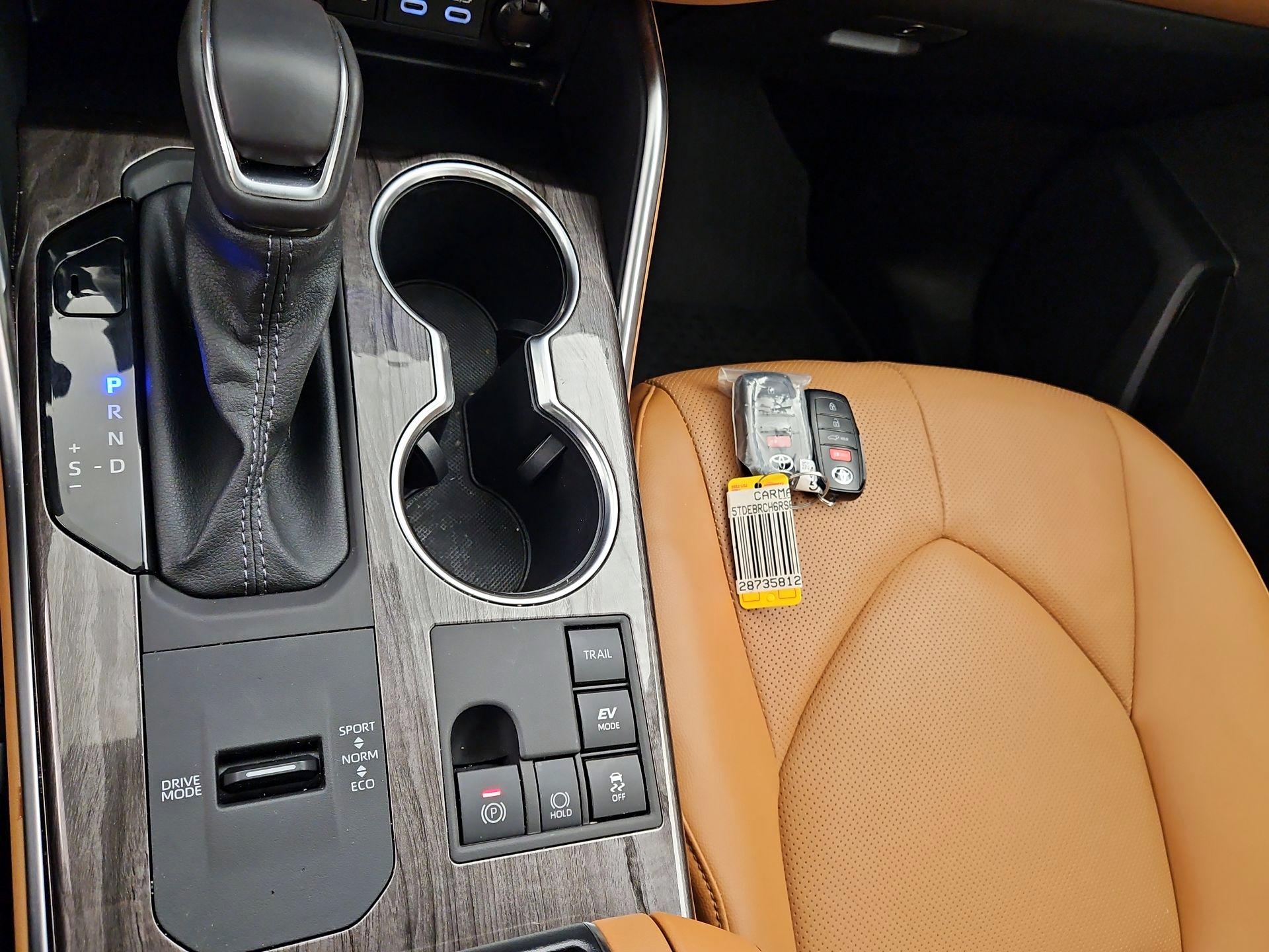 Thumbnail: 2024 Toyota Highlander - 17