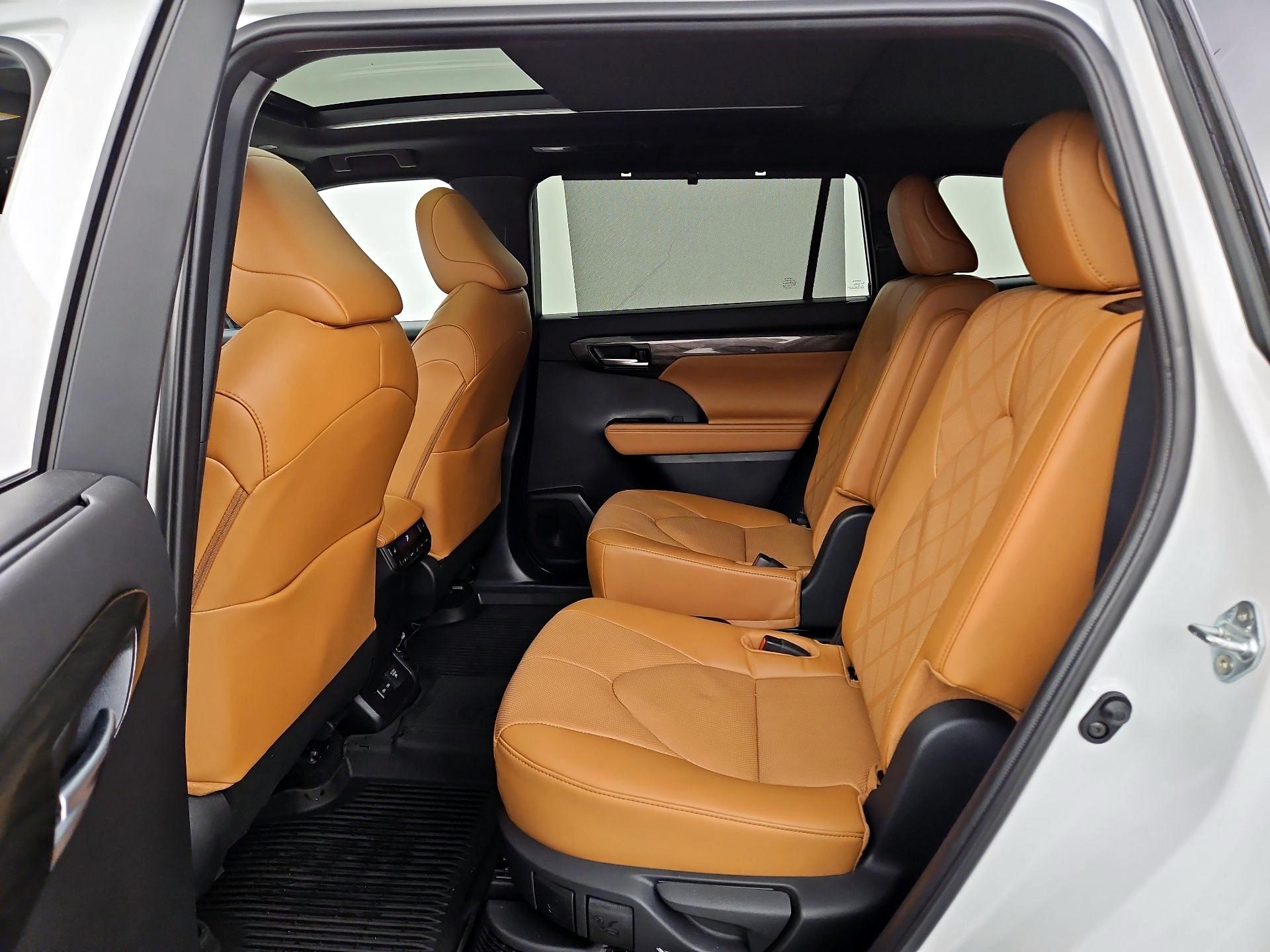 Thumbnail: 2024 Toyota Highlander - 20