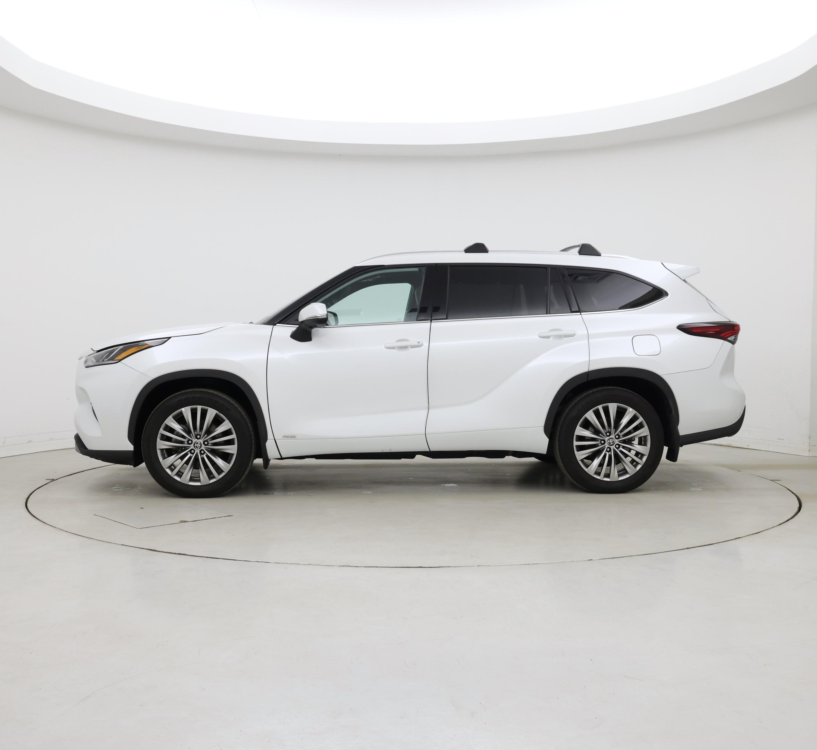 Thumbnail: 2024 Toyota Highlander - 3