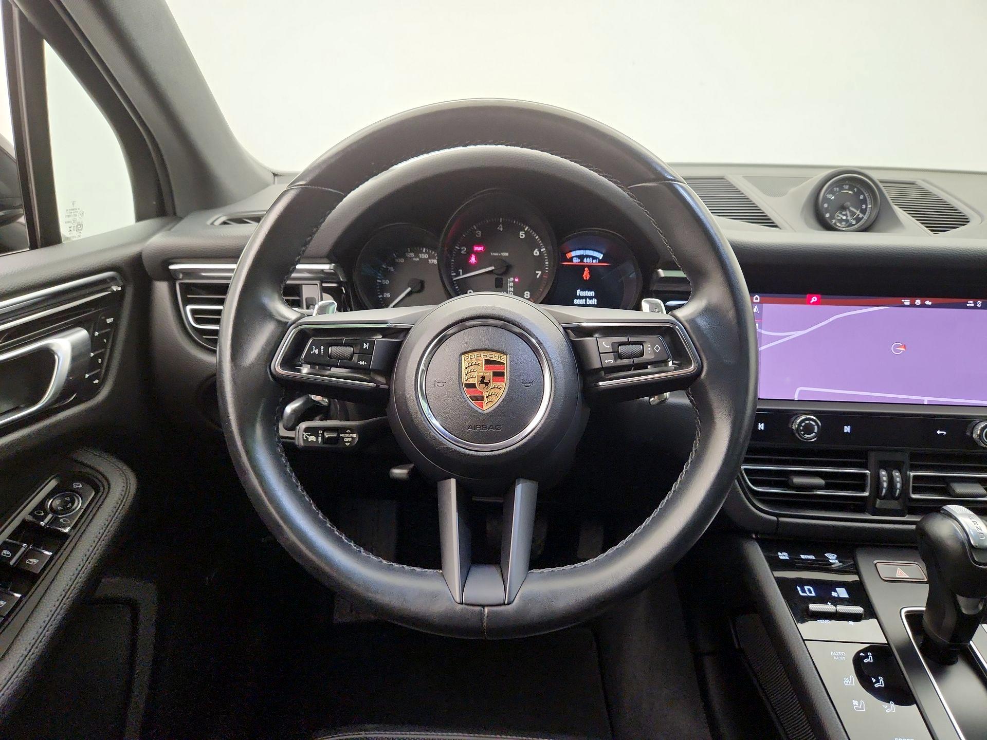 Thumbnail: 2023 Porsche Macan - 10