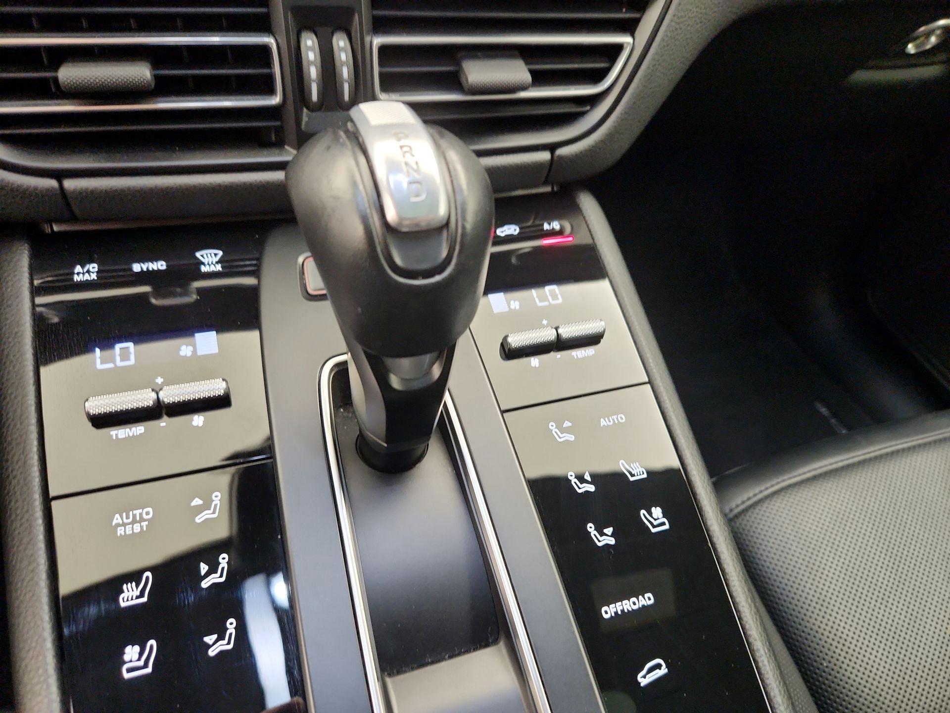 Thumbnail: 2023 Porsche Macan - 18