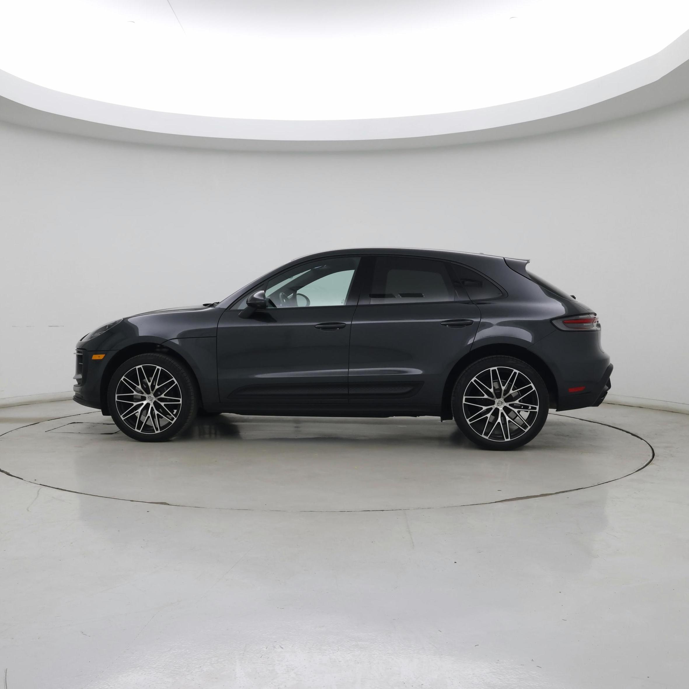 Thumbnail: 2023 Porsche Macan - 3