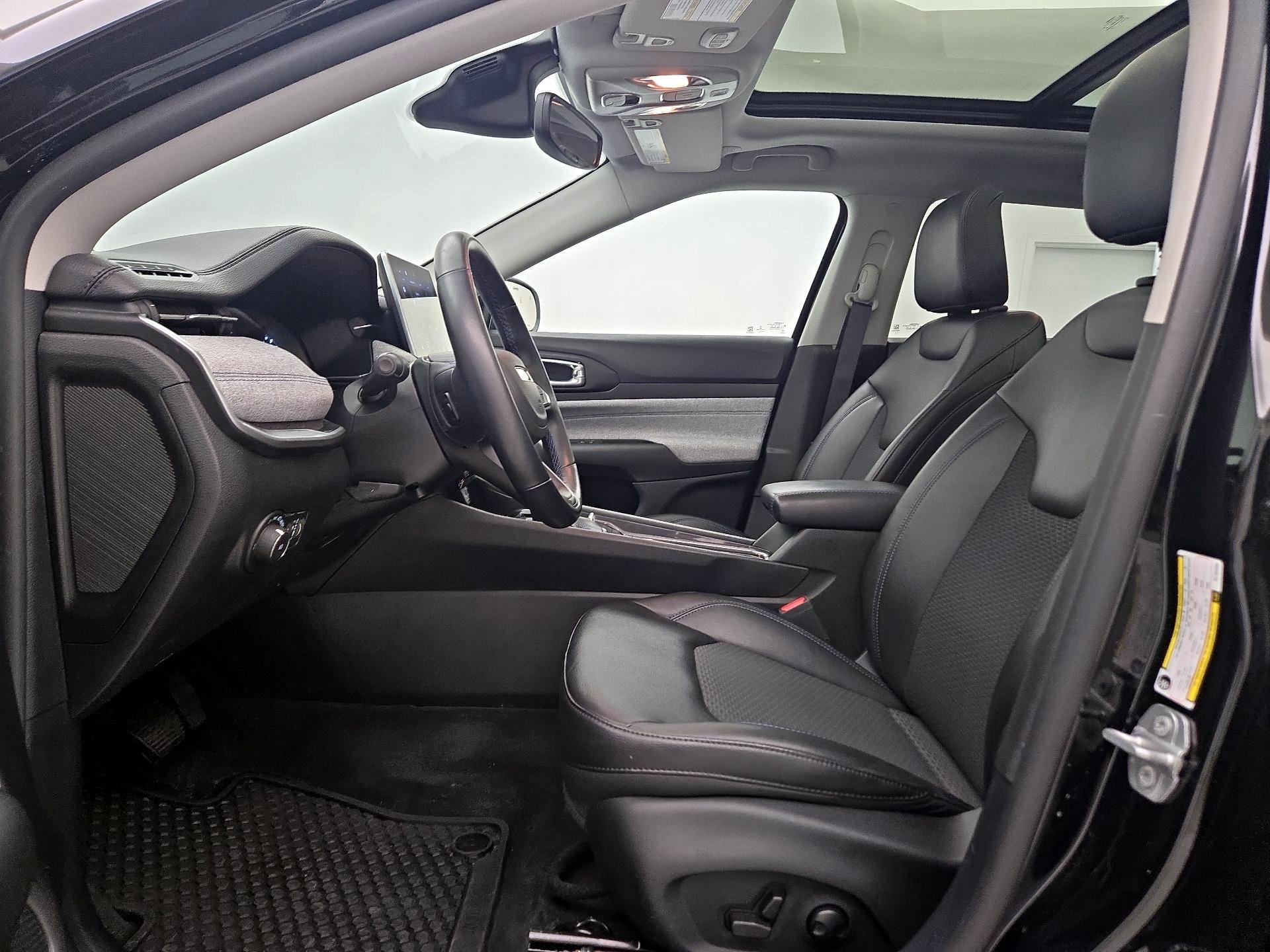 Thumbnail: 2022 Jeep Compass - 11