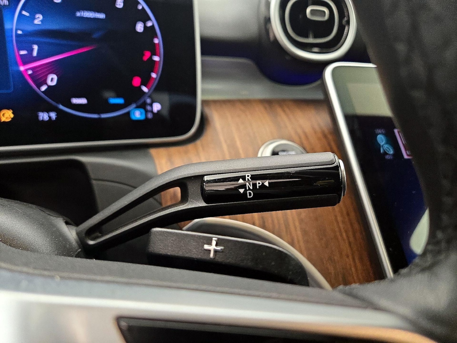 2025 Mercedes-Benz C-Class Sedan C 300 - Photo 18