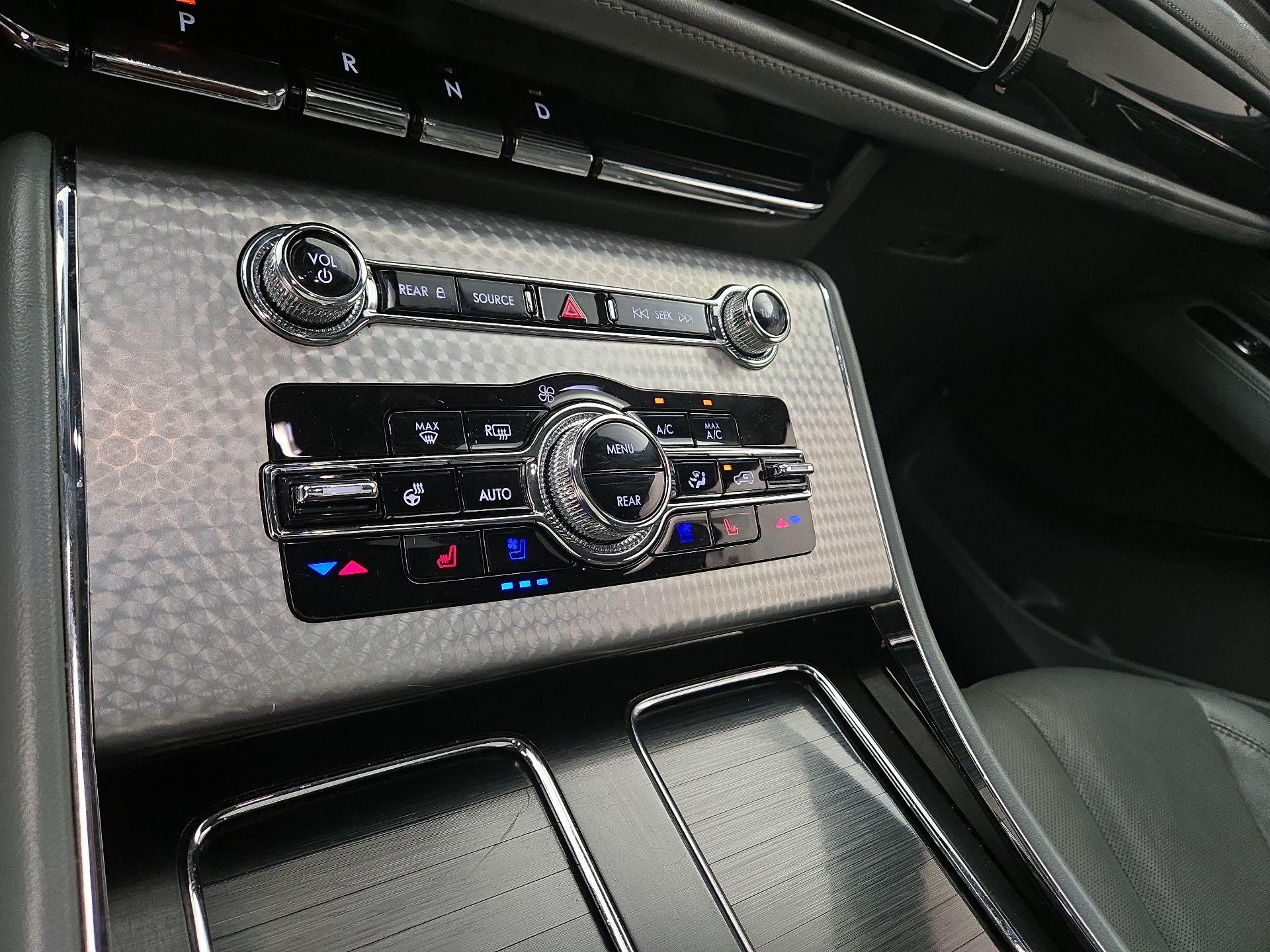 Thumbnail: 2021 Lincoln Aviator - 17