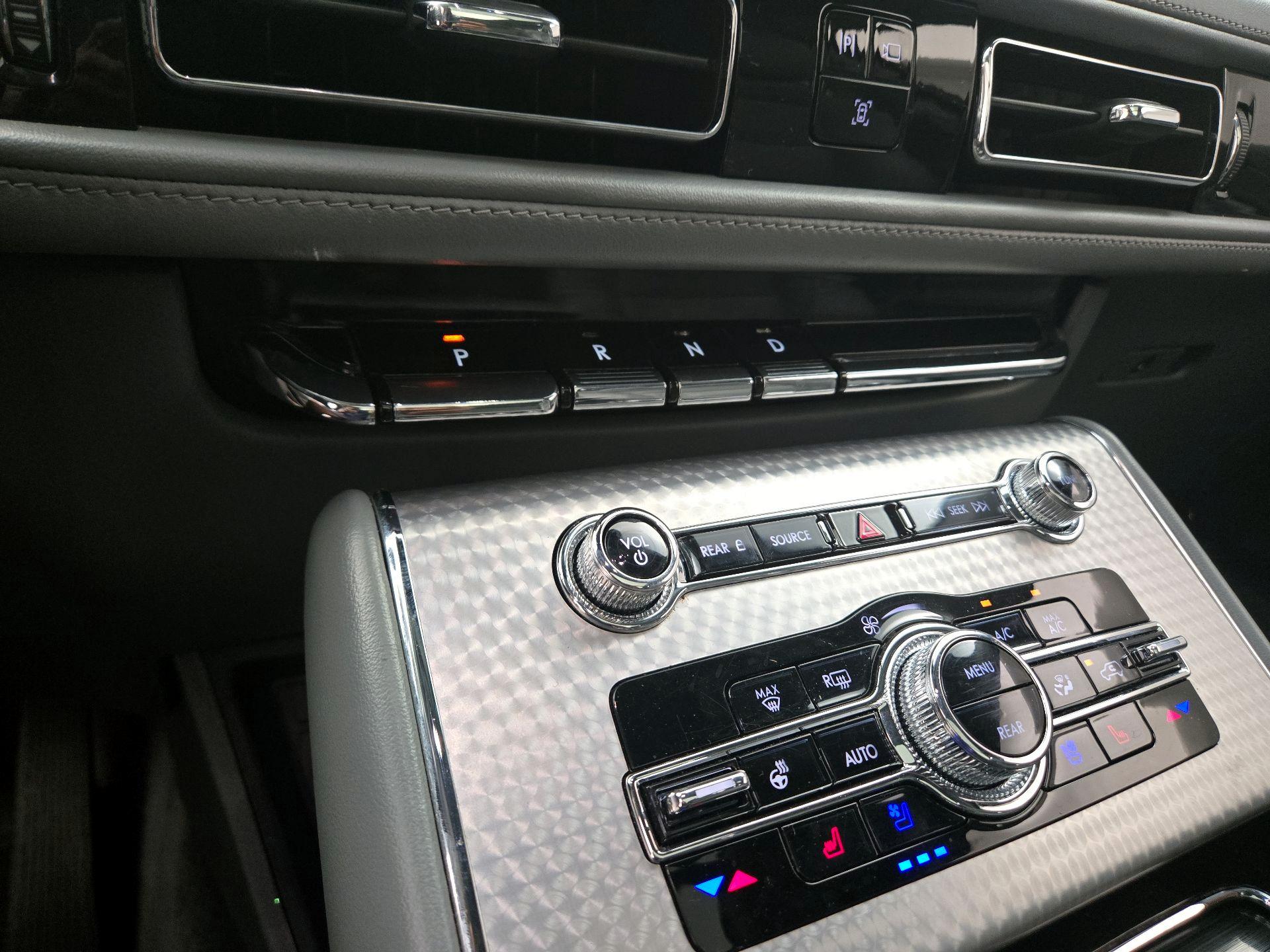 Thumbnail: 2021 Lincoln Aviator - 18