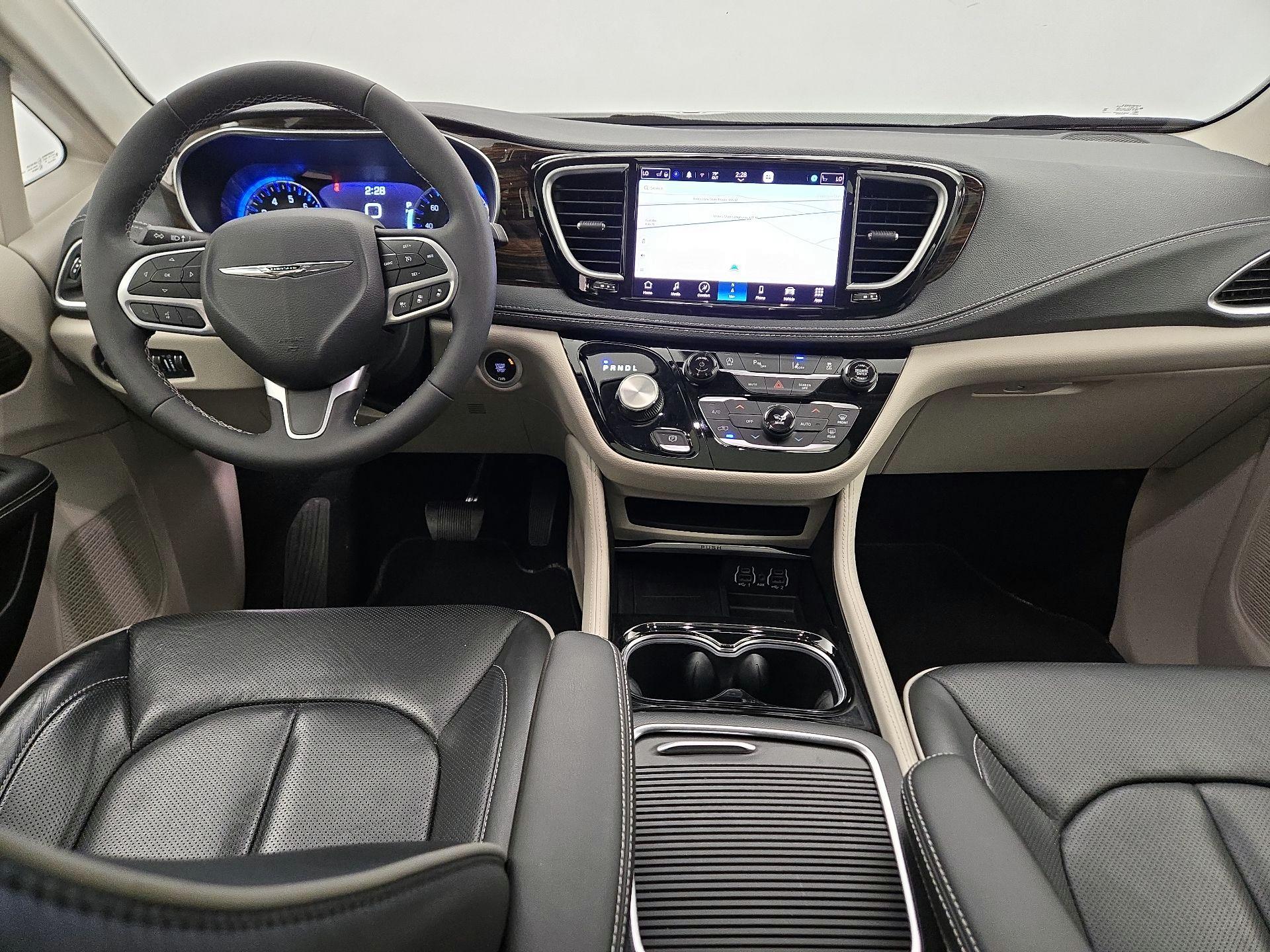 Thumbnail: 2023 Chrysler Pacifica - 9