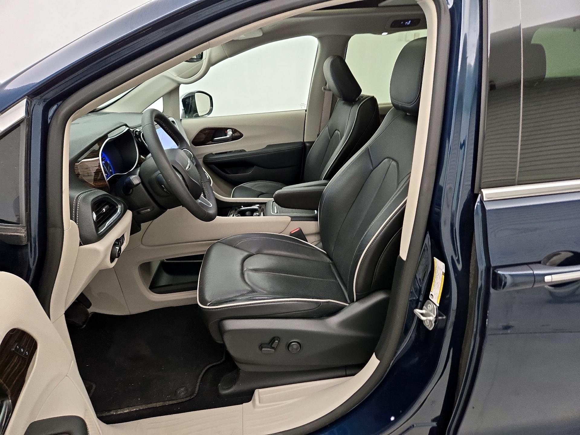 Thumbnail: 2023 Chrysler Pacifica - 11
