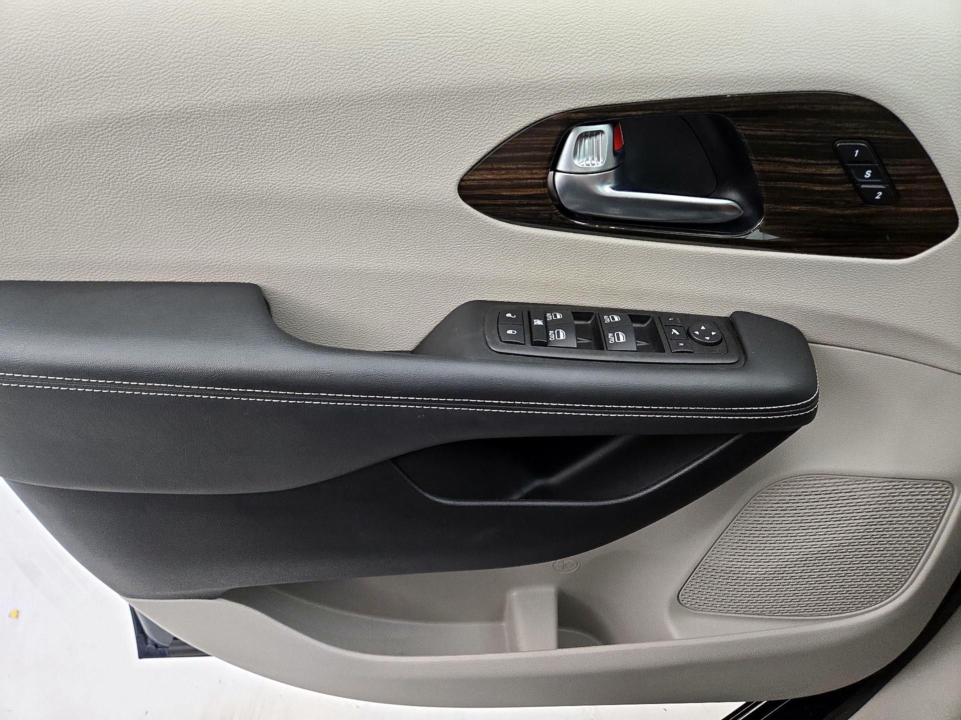Thumbnail: 2023 Chrysler Pacifica - 12