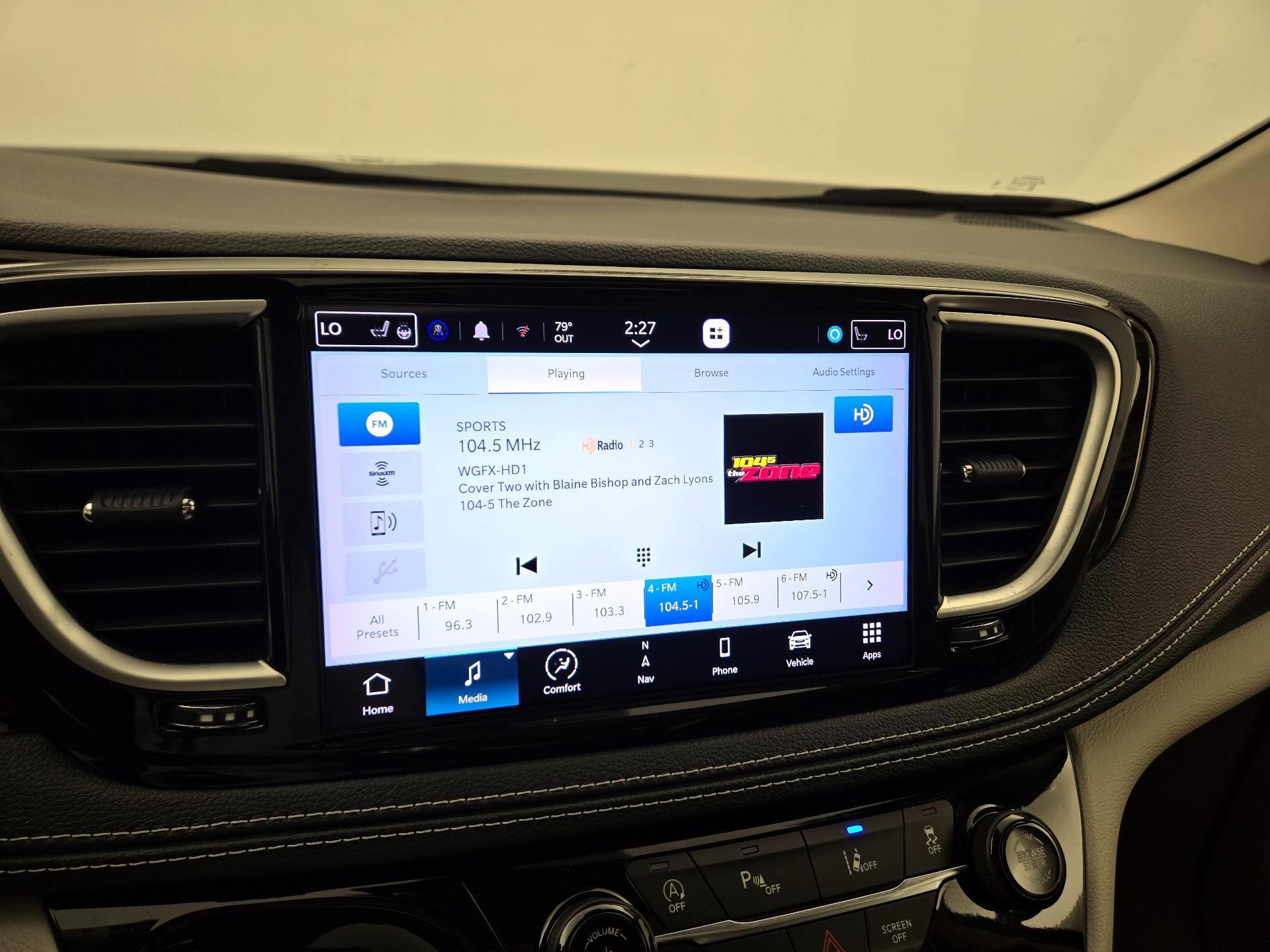 Thumbnail: 2023 Chrysler Pacifica - 16