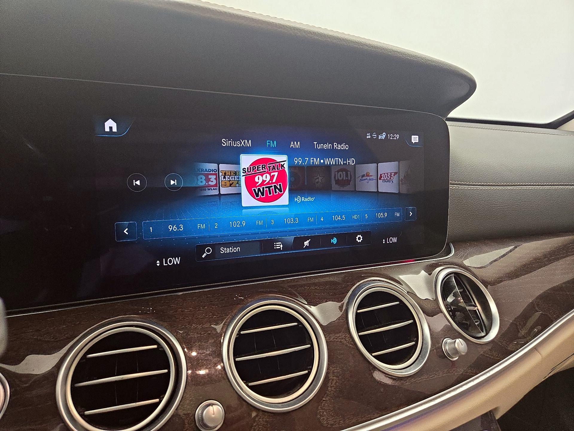 Thumbnail: 2022 Mercedes-Benz E-Class - 16