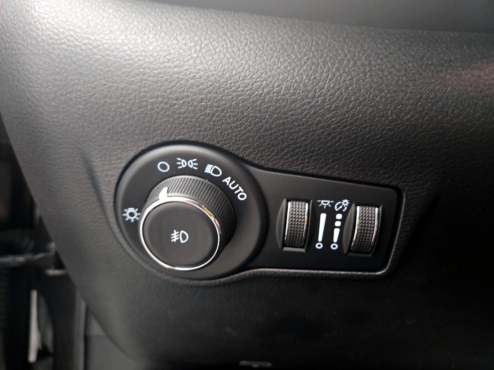 Thumbnail: 2022 Jeep Compass - 13