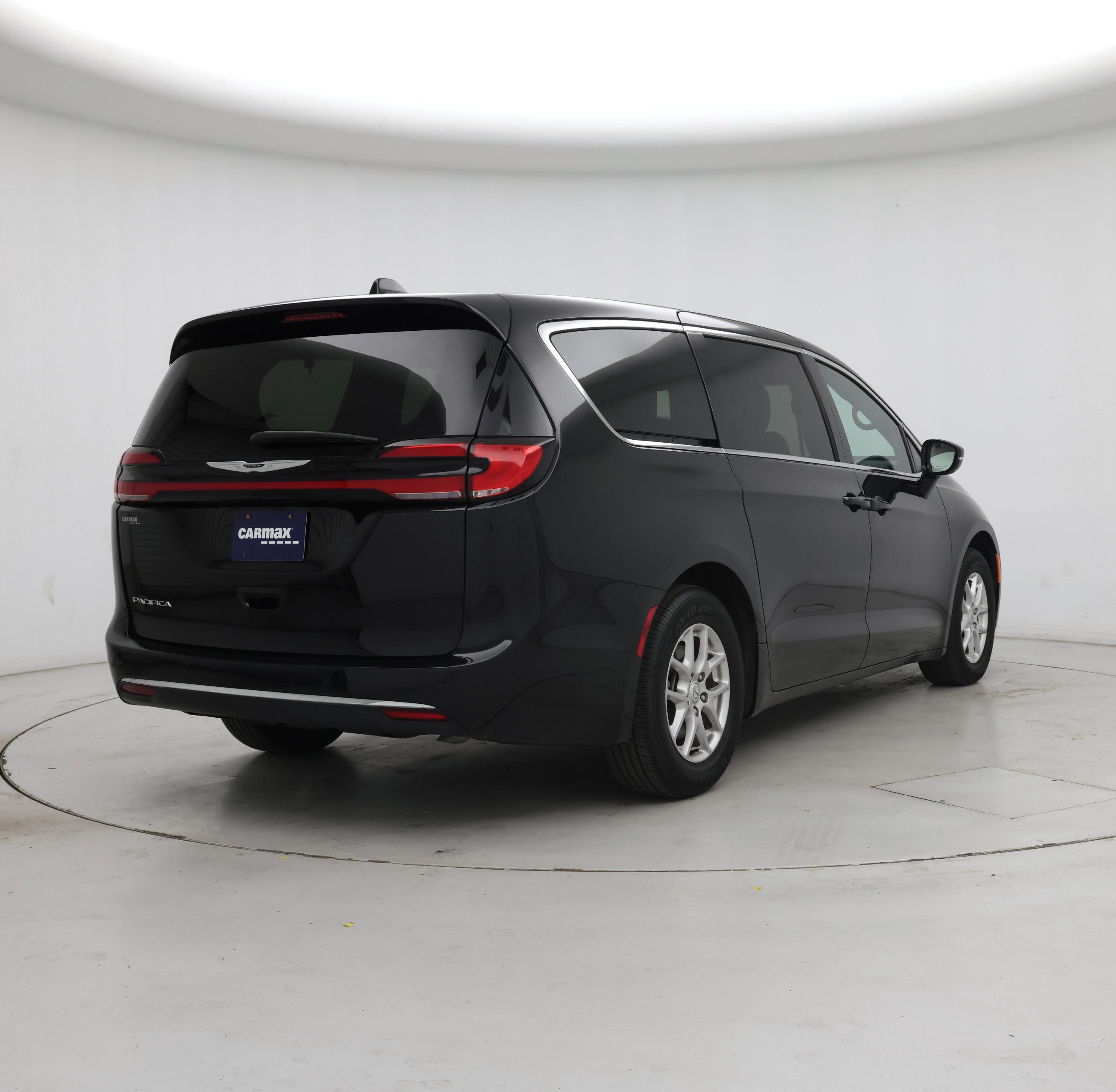 Thumbnail: 2025 Chrysler Pacifica - 8
