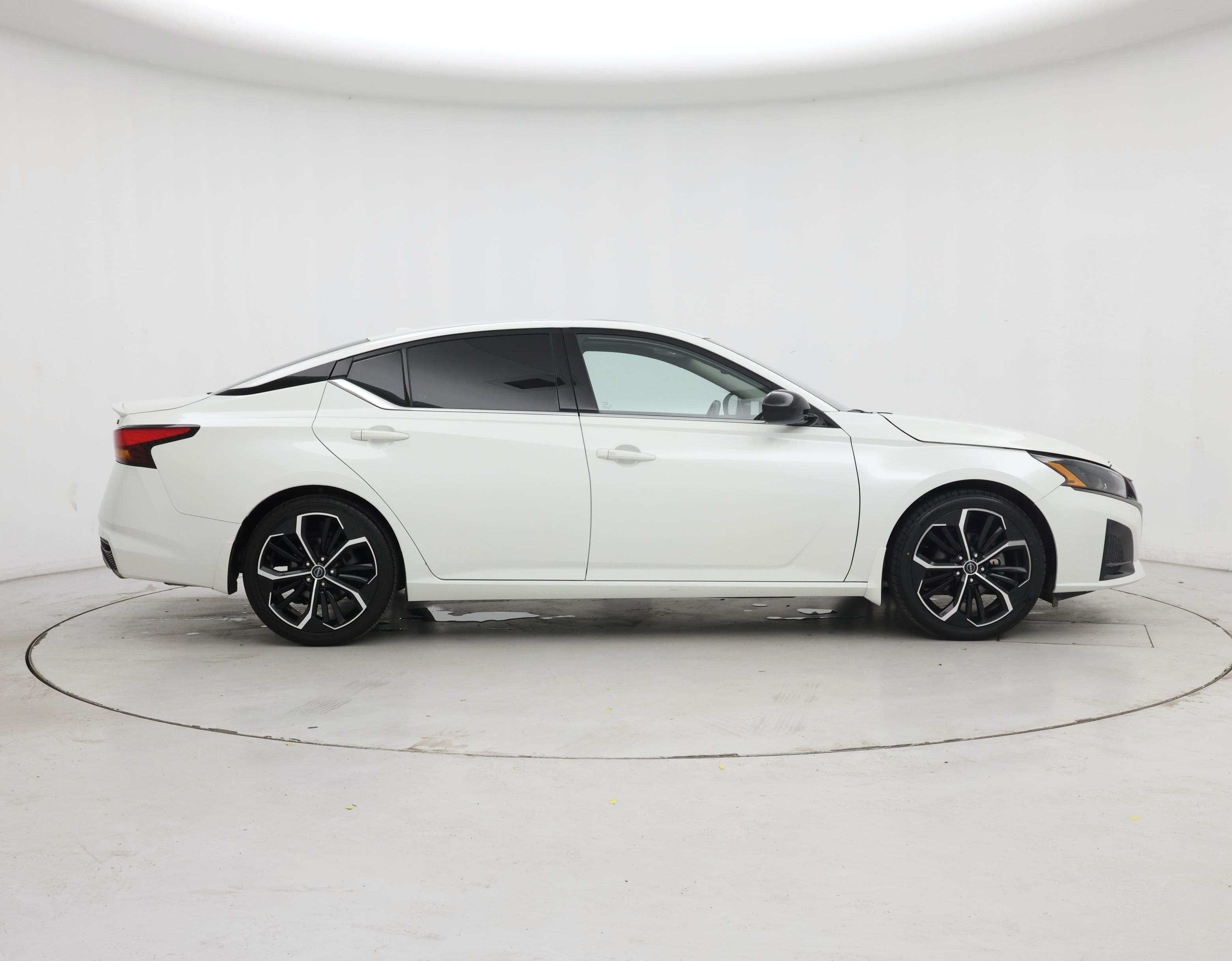 Thumbnail: 2023 Nissan Altima - 7