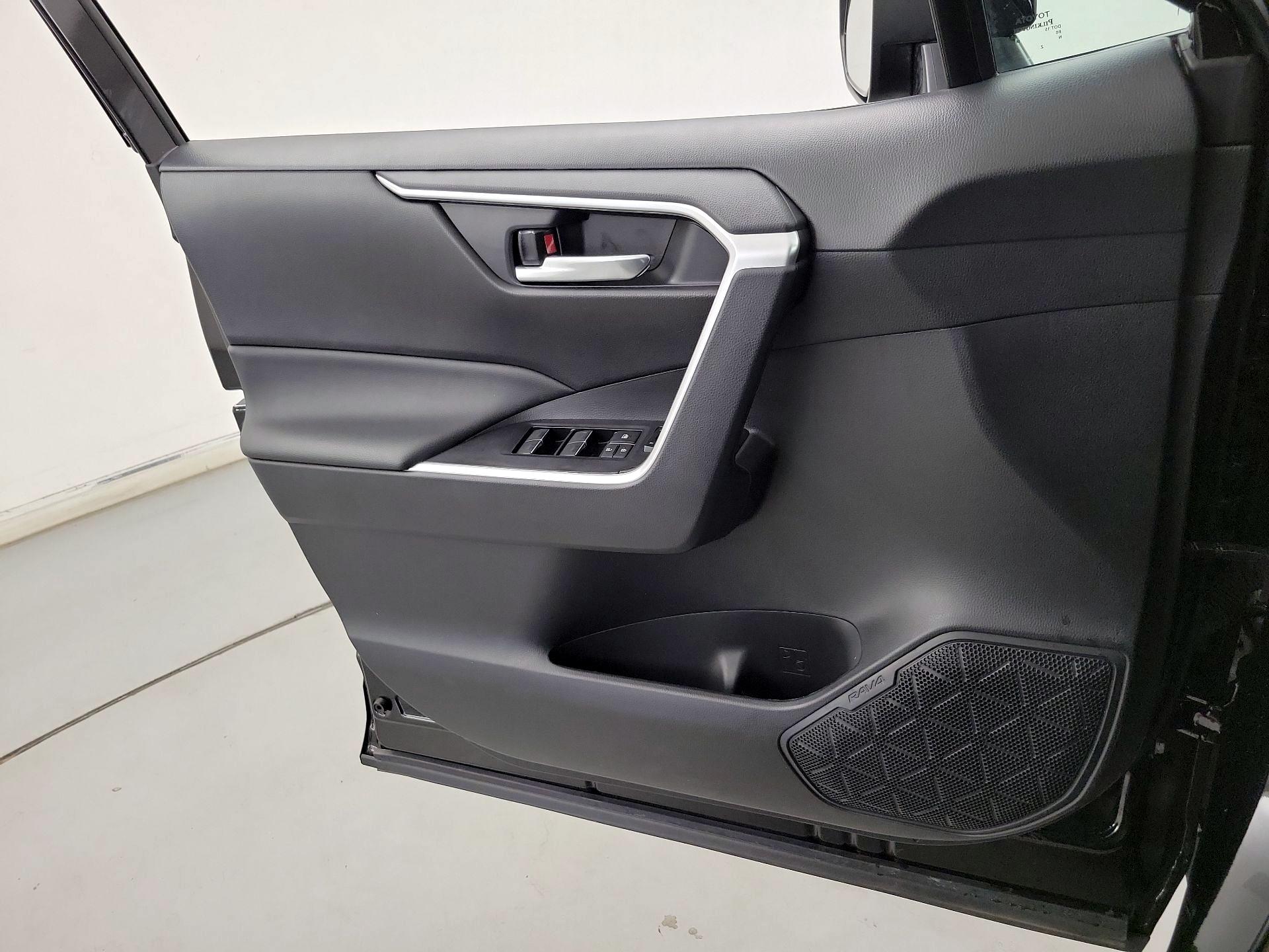 Thumbnail: 2023 Toyota RAV4 - 12